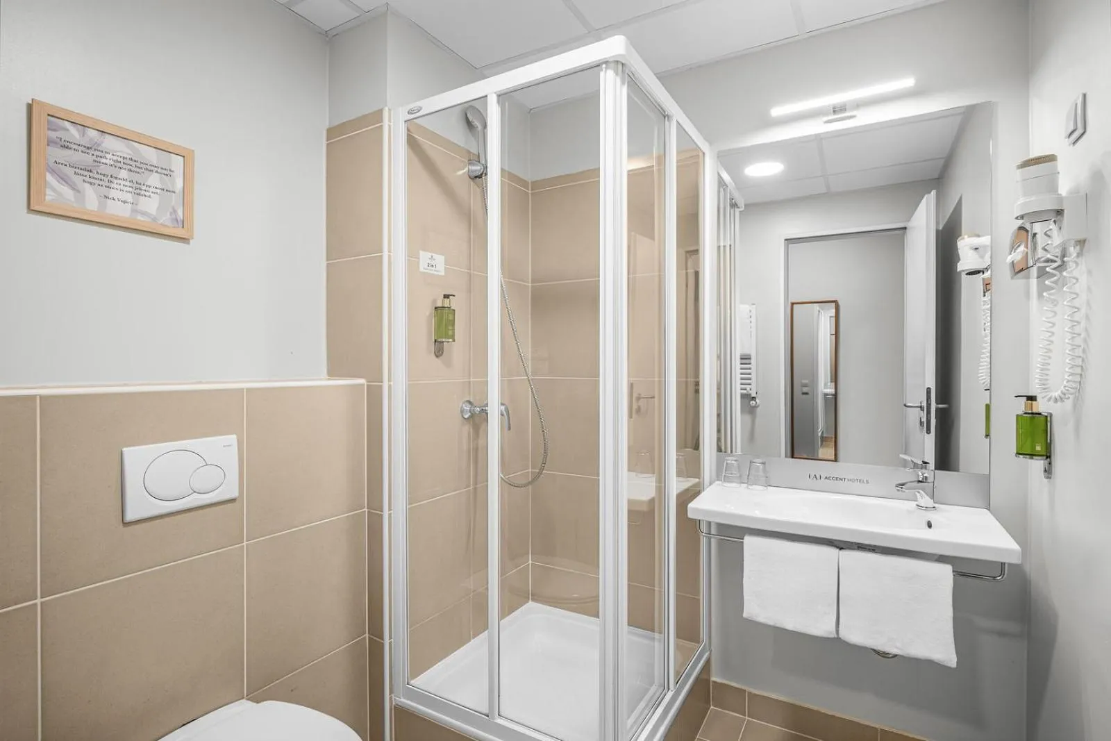 Shower in Erzsébet Királyné Szálloda