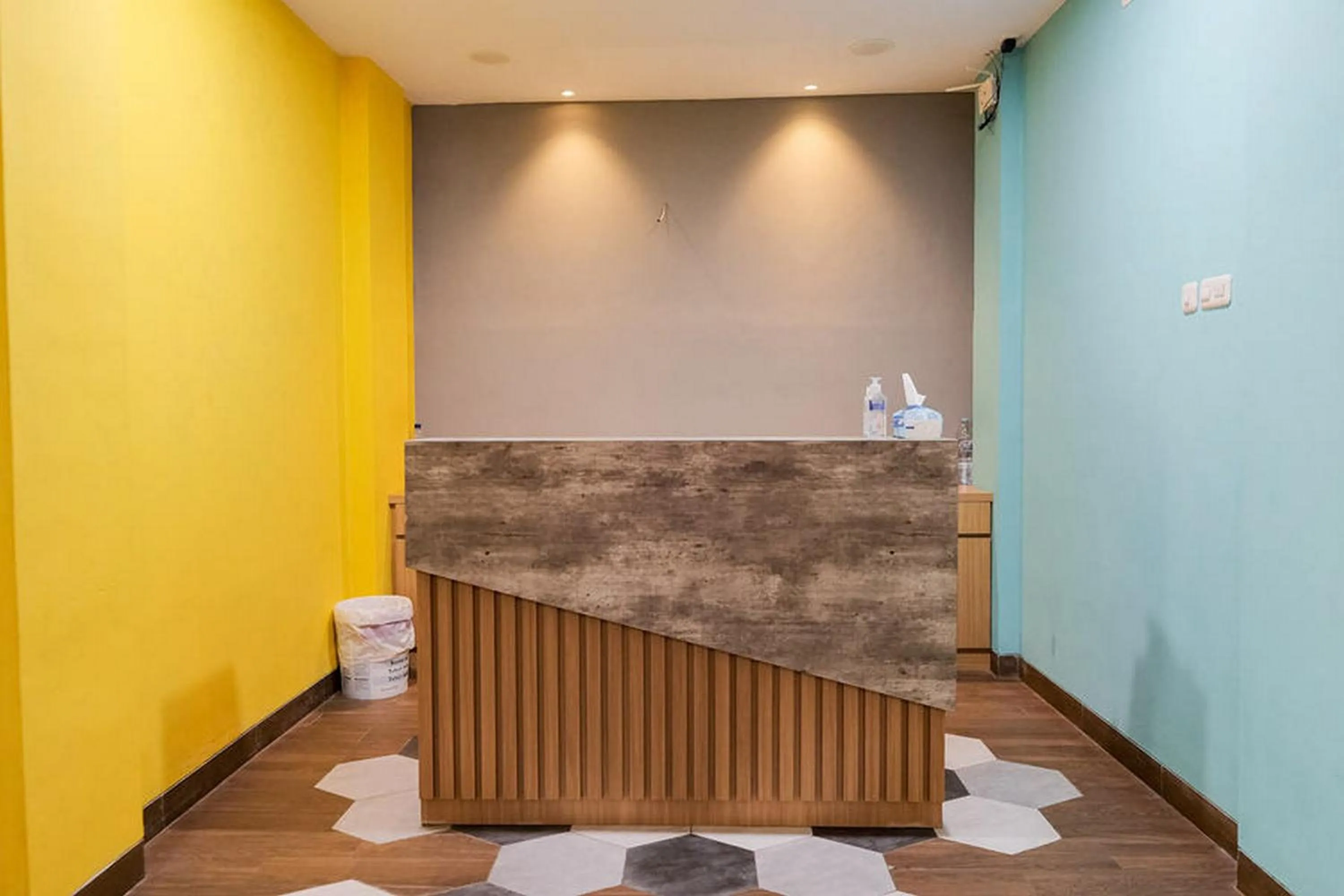 RedDoorz Plus near Taman Anggrek Mall