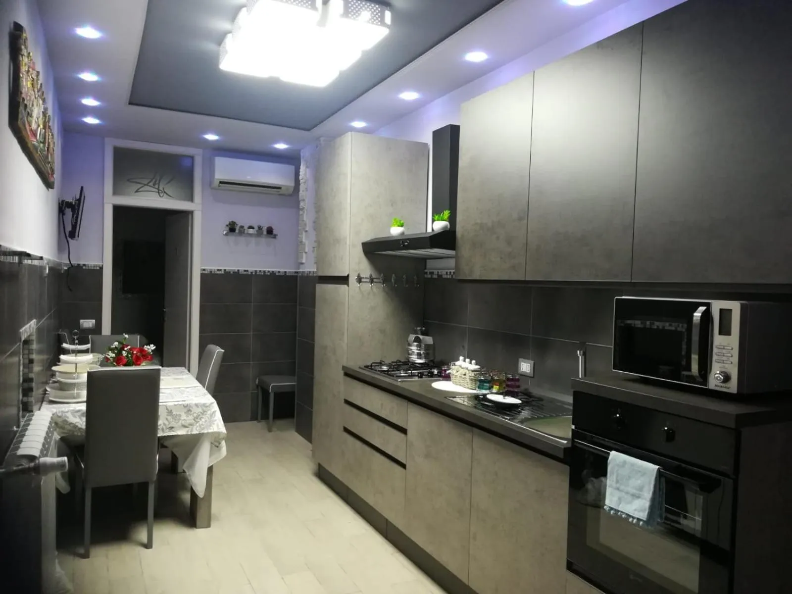 Communal kitchen in B&B Dalì