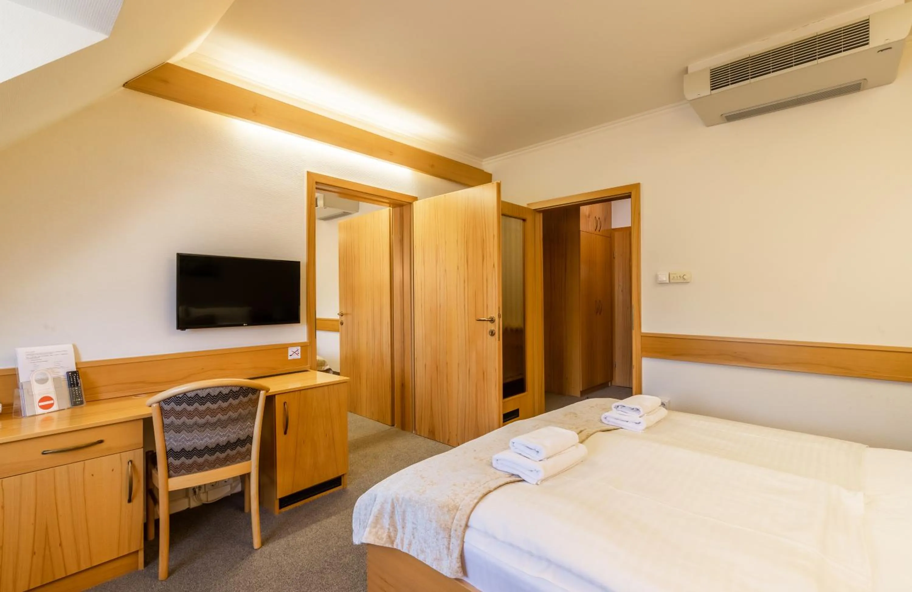 Photo of the whole room, Bed in Aqua Hotel Termál