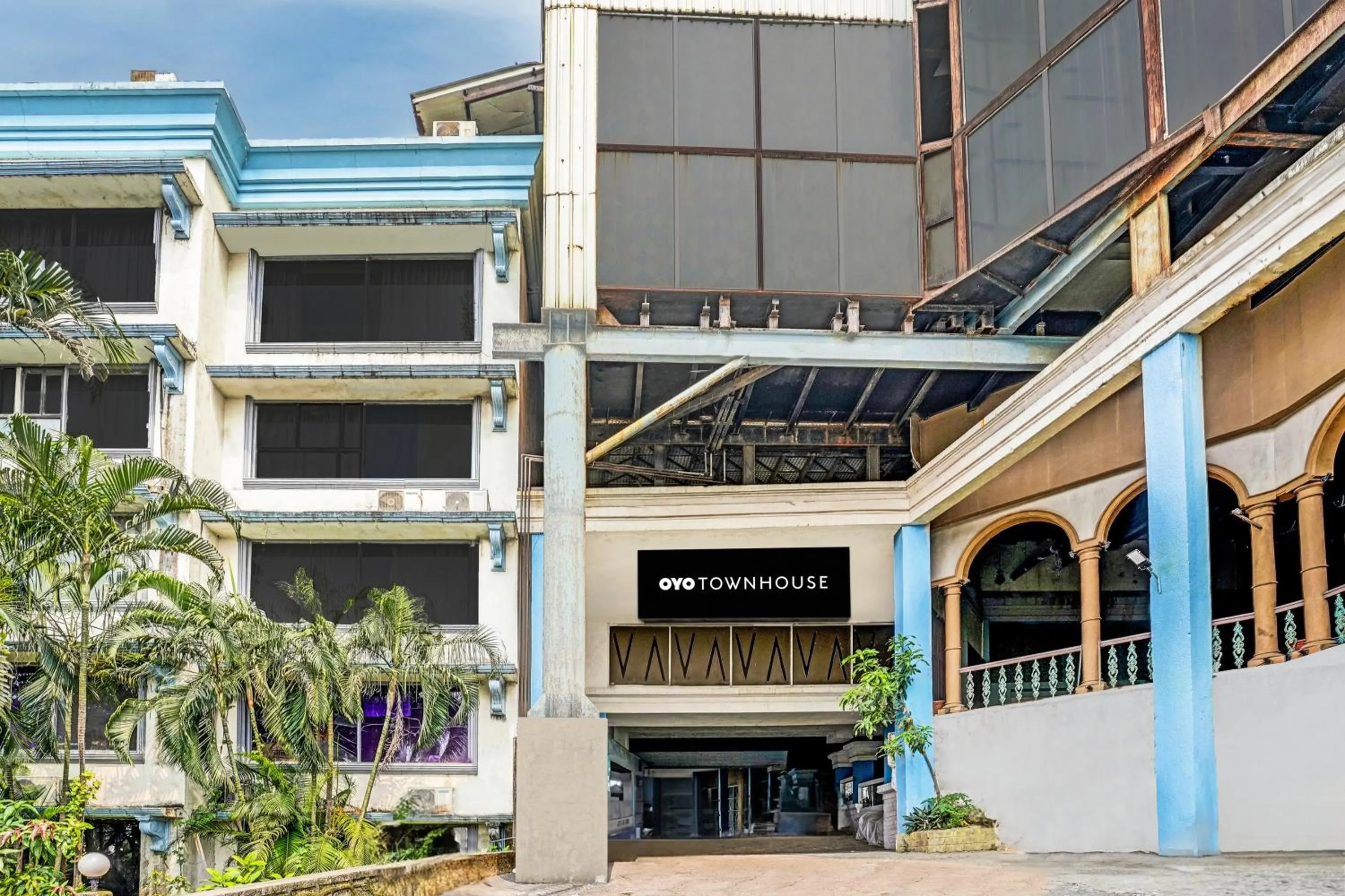 Townhouse Royal Palms Hotel - Rose Collection