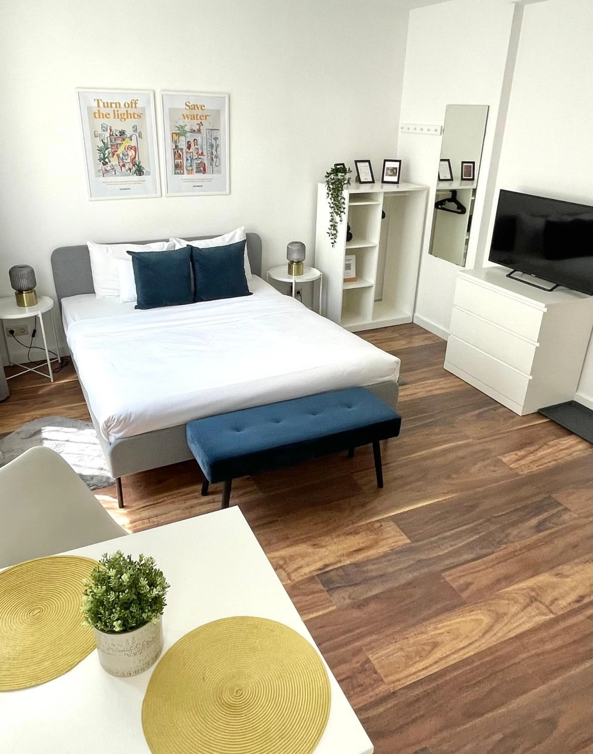 Photo of the whole room, Bed in Central Passage Apartments by Vagabond Downtown