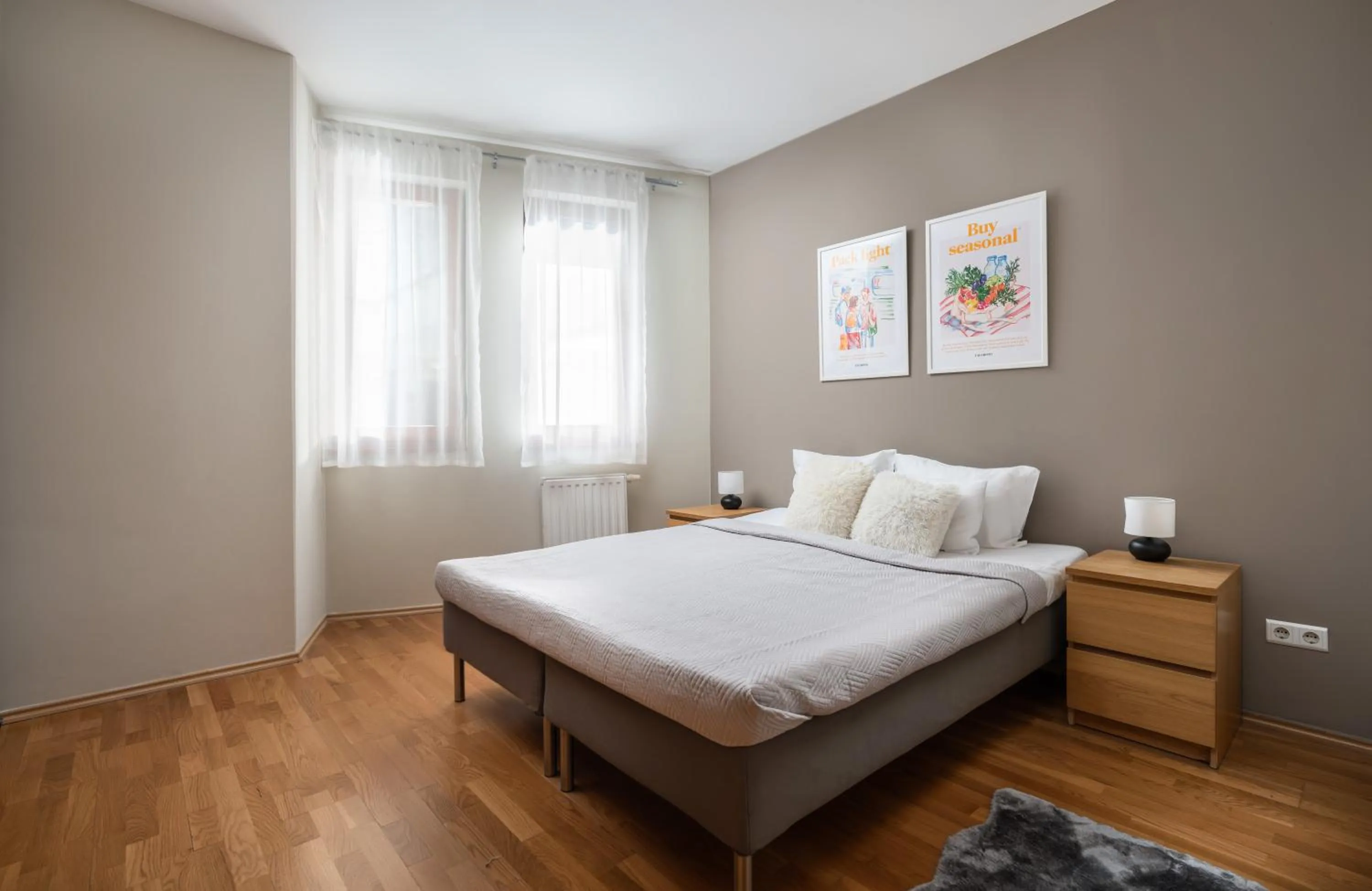 Bedroom, Bed in Central Passage Apartments by Vagabond Downtown