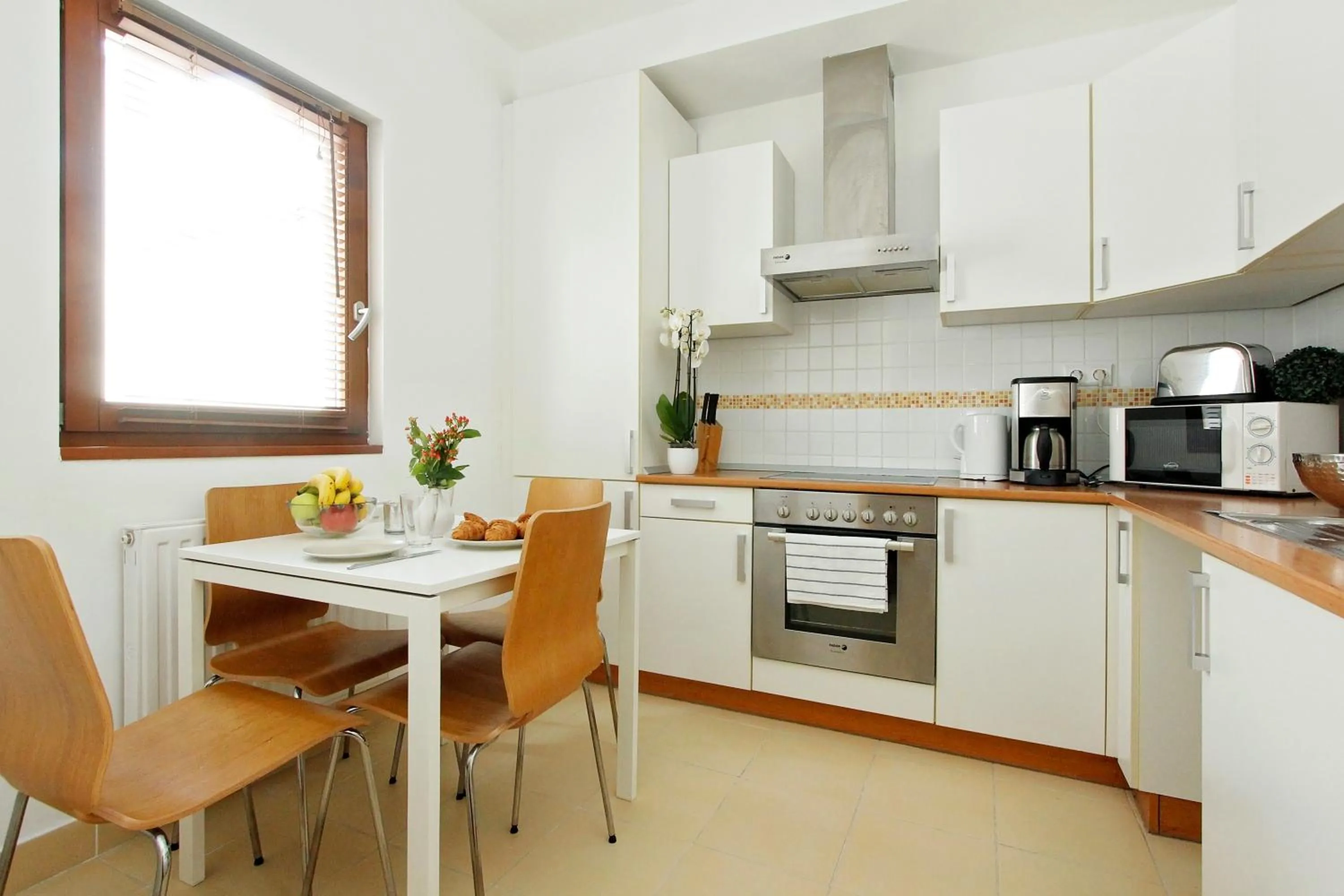 Kitchen or kitchenette in Central Passage Apartments by Vagabond Downtown