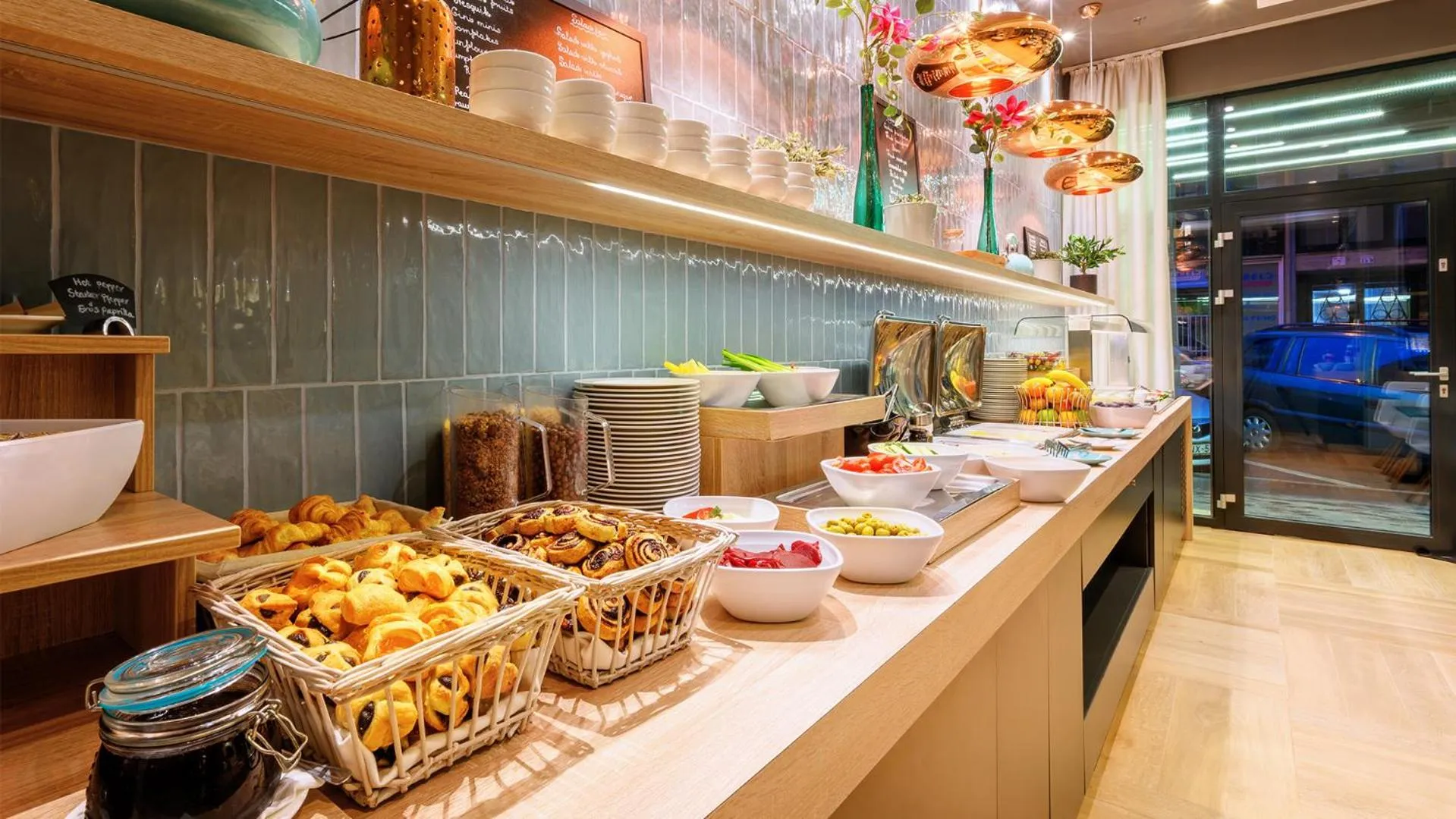 Breakfast in Central Passage Apartments by Vagabond Downtown