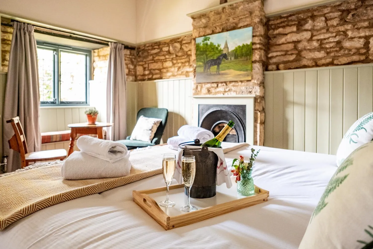 Bedroom, Bed in The Bell at Sapperton