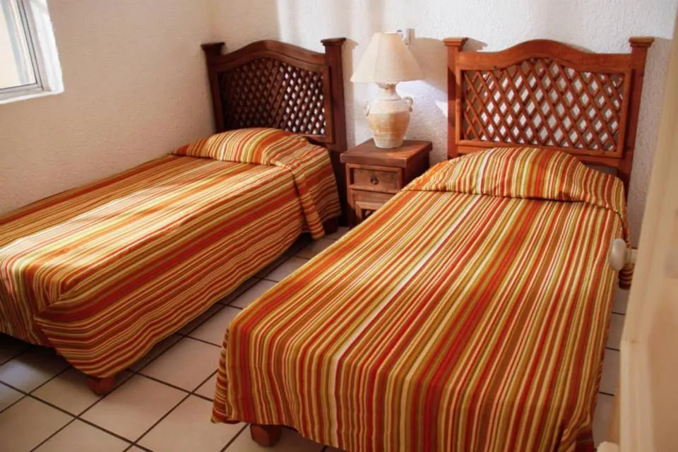 Bedroom, Bed in Suites Santa Barbara