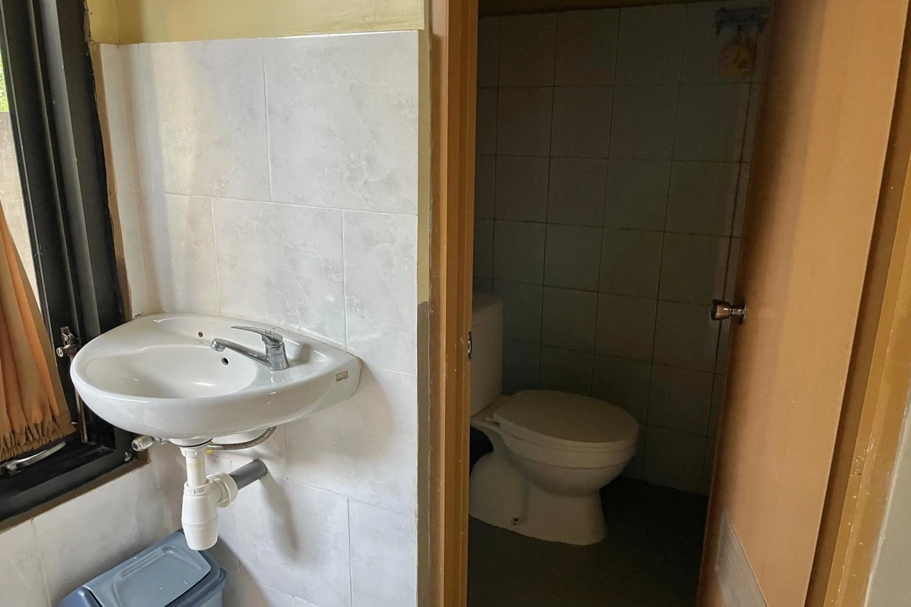 Shower in Mongan Homestay Beside The Belulang Hot Spring
