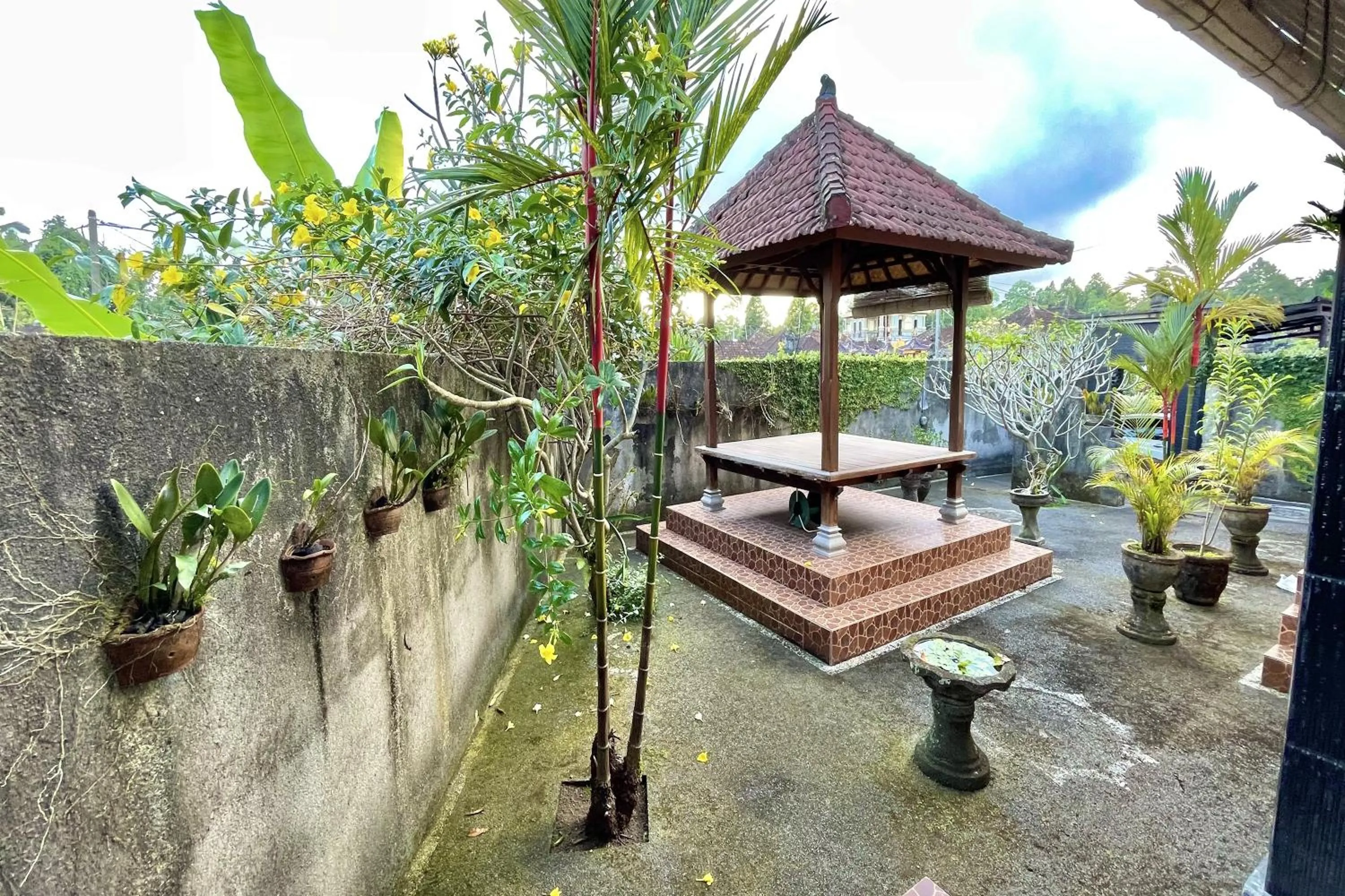 Patio in Mongan Homestay Beside The Belulang Hot Spring