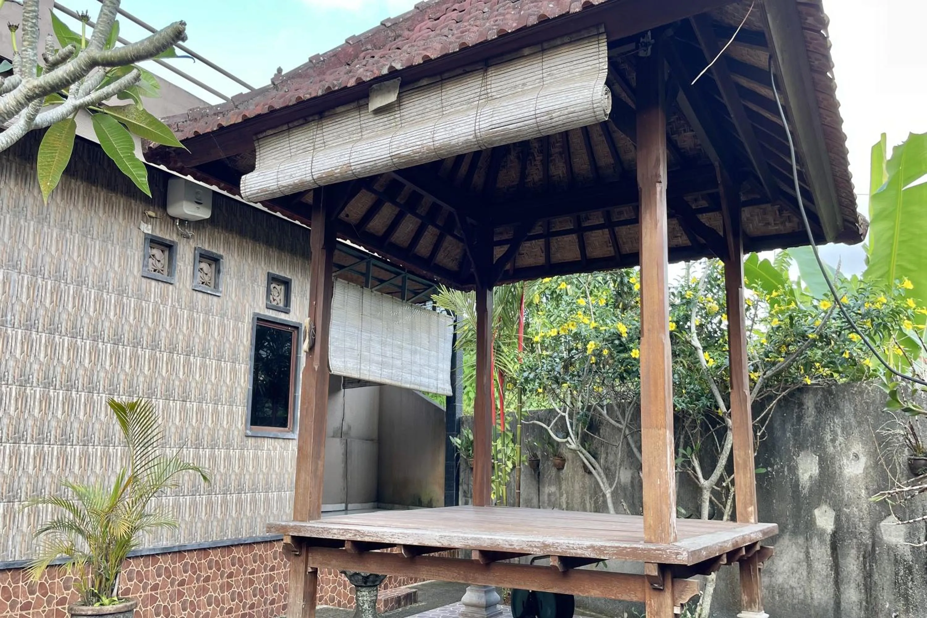 Patio in Mongan Homestay Beside The Belulang Hot Spring