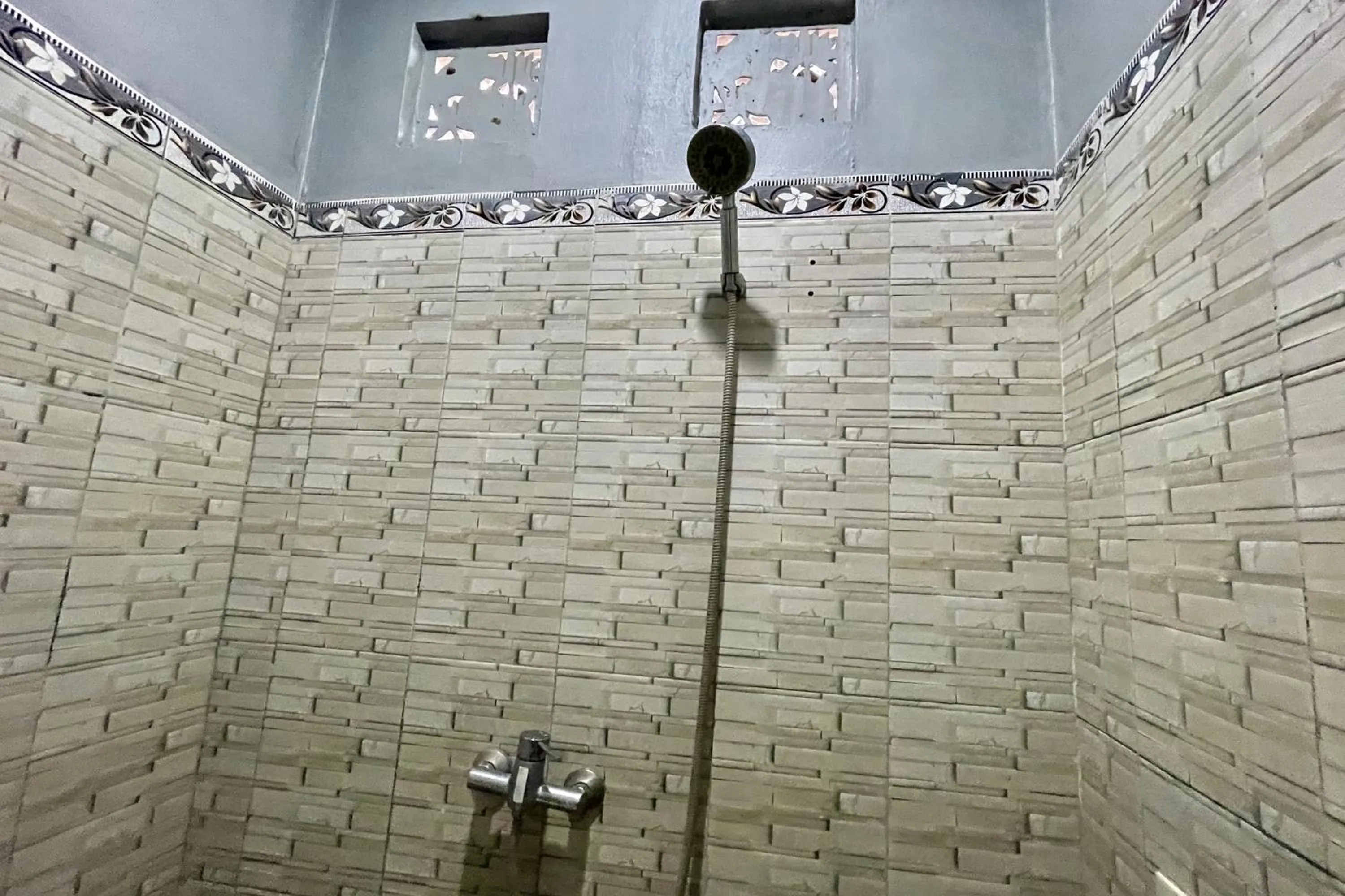 Shower in Mongan Homestay Beside The Belulang Hot Spring