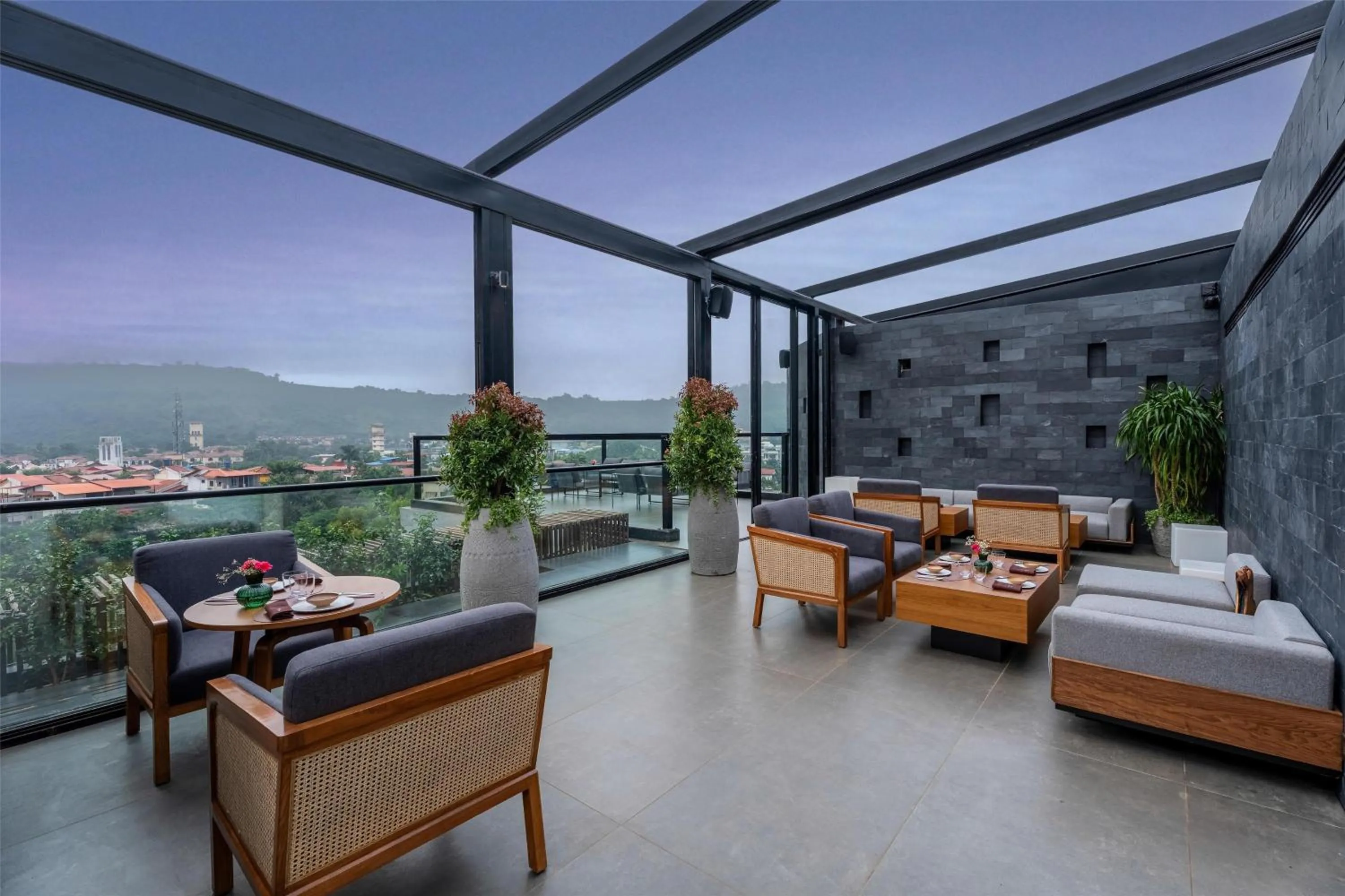 Lounge or bar in Radisson Resort and Spa Lonavala