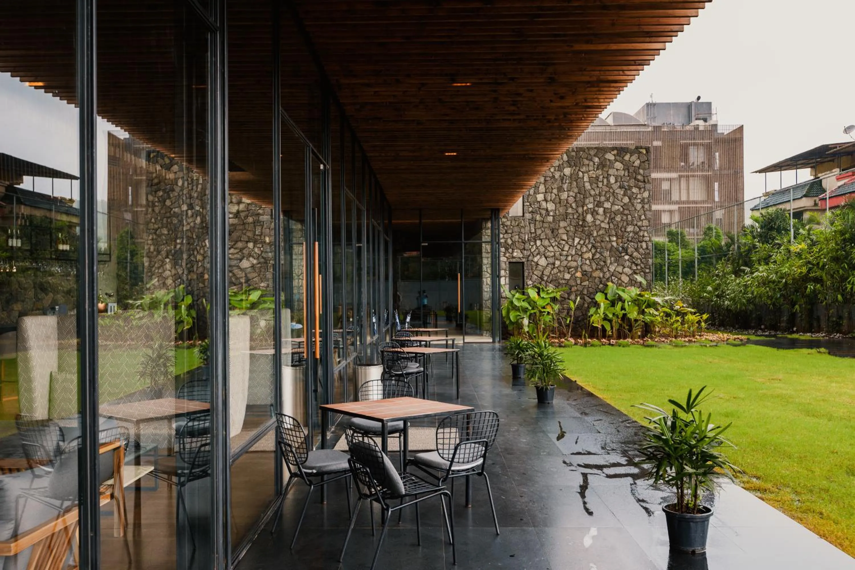 Lounge or bar in Radisson Resort and Spa Lonavala