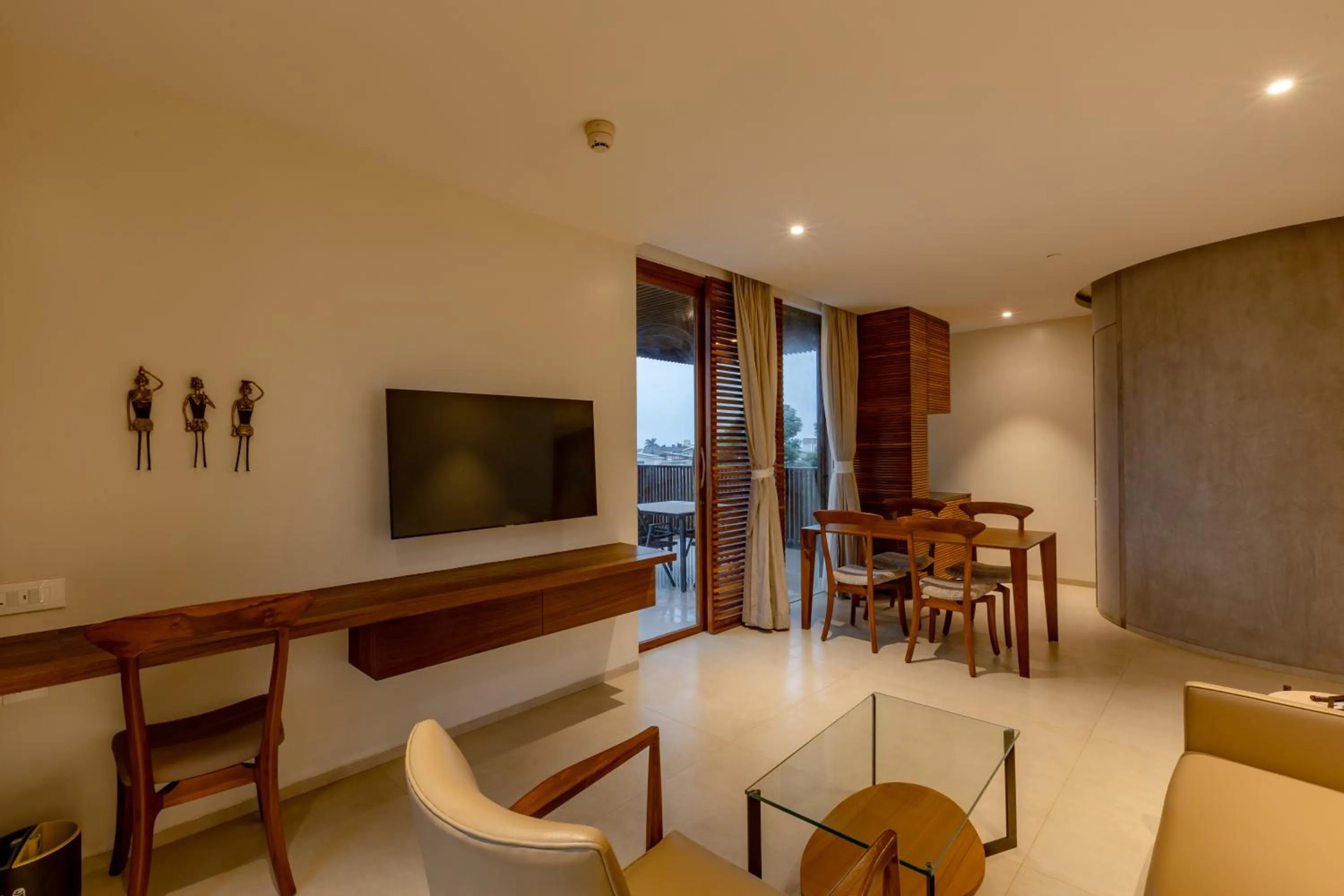 TV and multimedia in Radisson Resort and Spa Lonavala