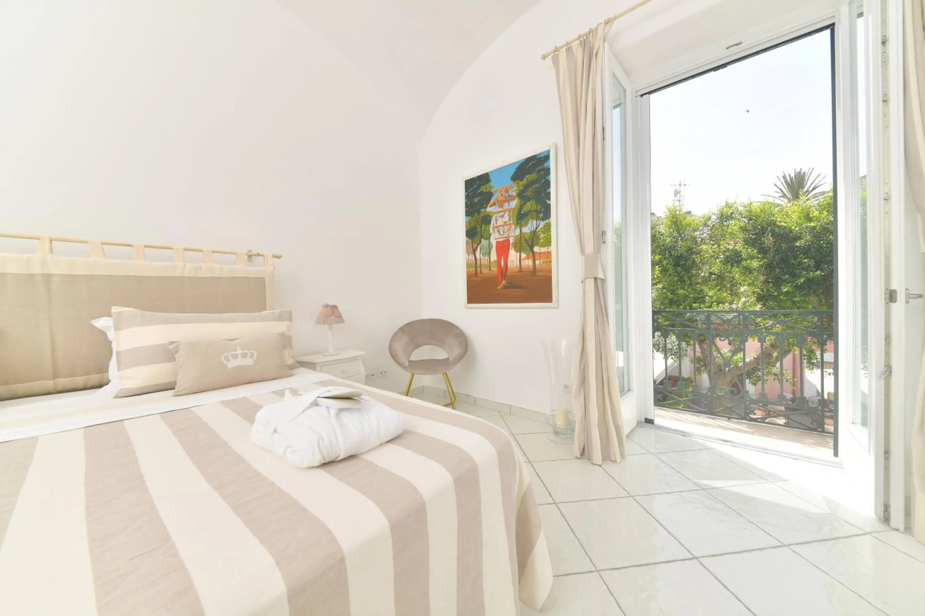 Bed in Queen Suite - Luxury Rooms