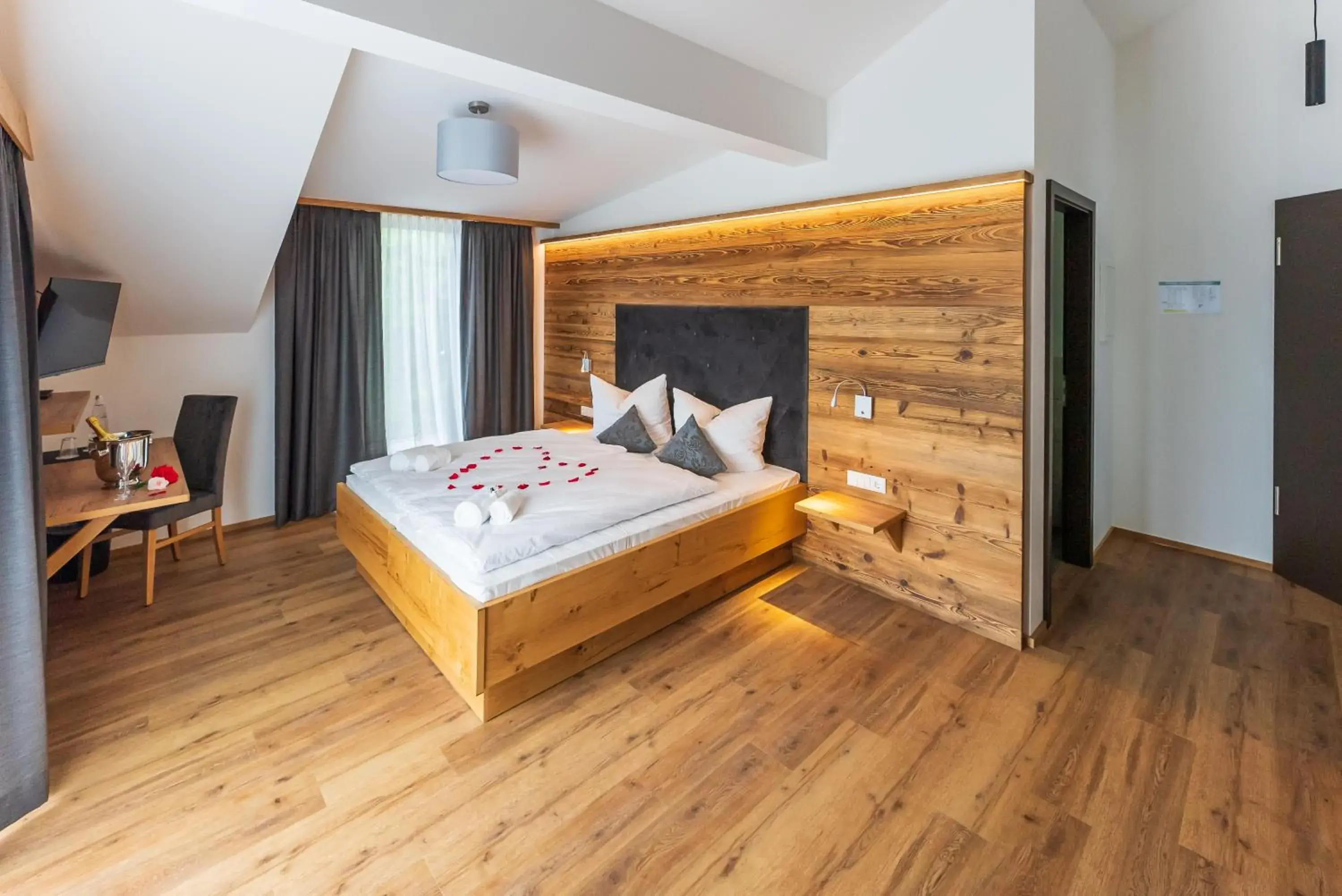 Double Room with Balcony - single occupancy in Heufelder Hof Double Room with Balcony - single occupancy in Heufelder Hof