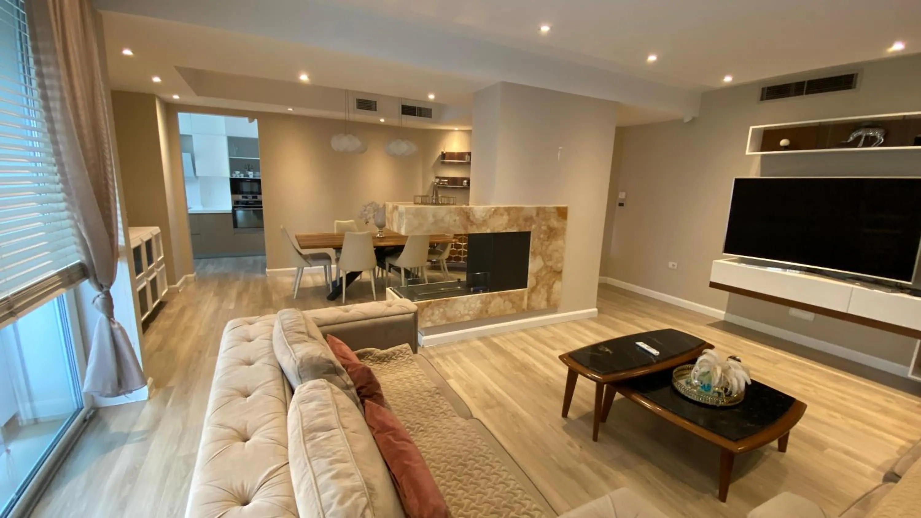 Lake Drive Rooms&Apartments