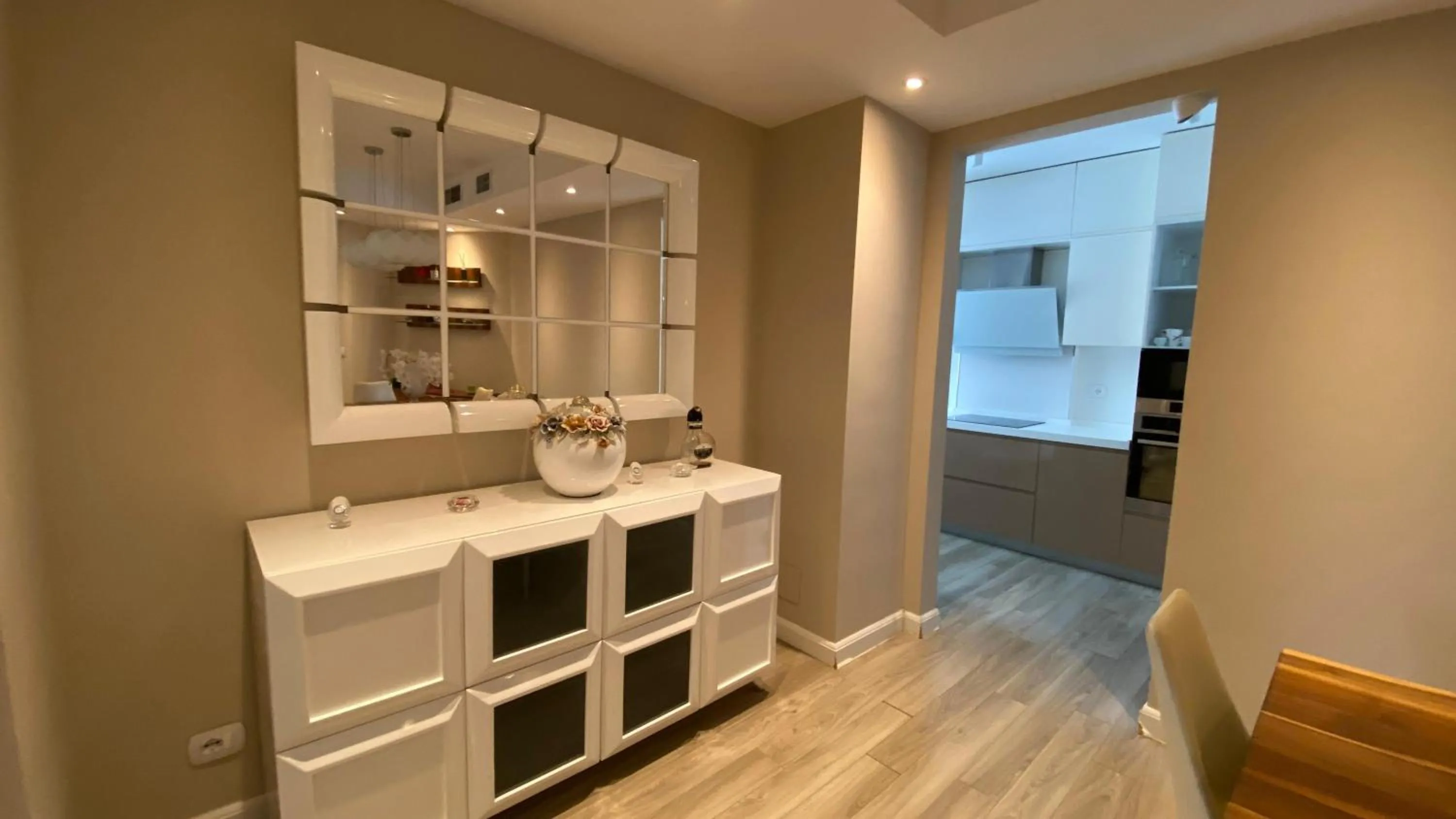 Lake Drive Rooms&Apartments
