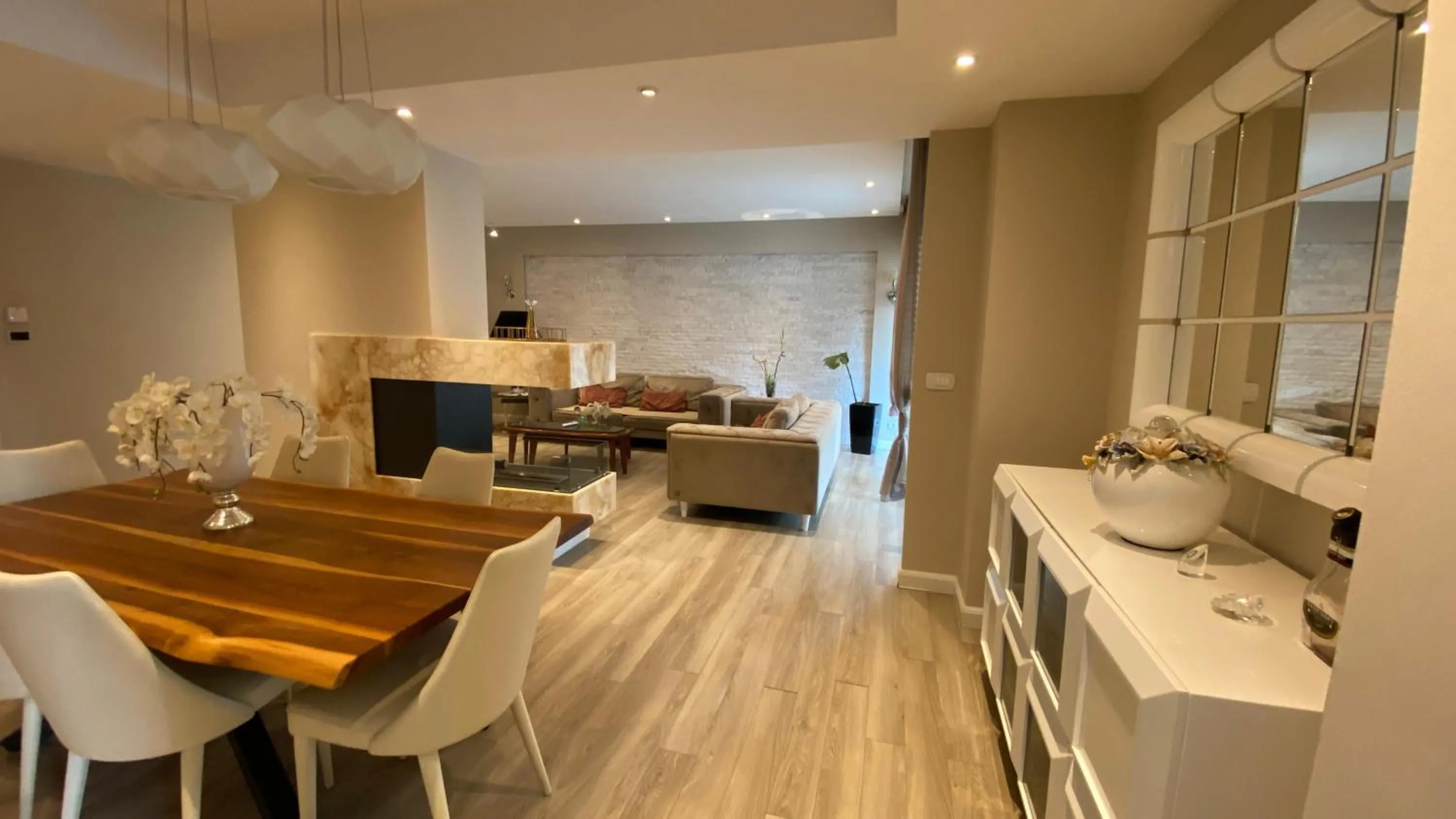 Lake Drive Rooms&Apartments