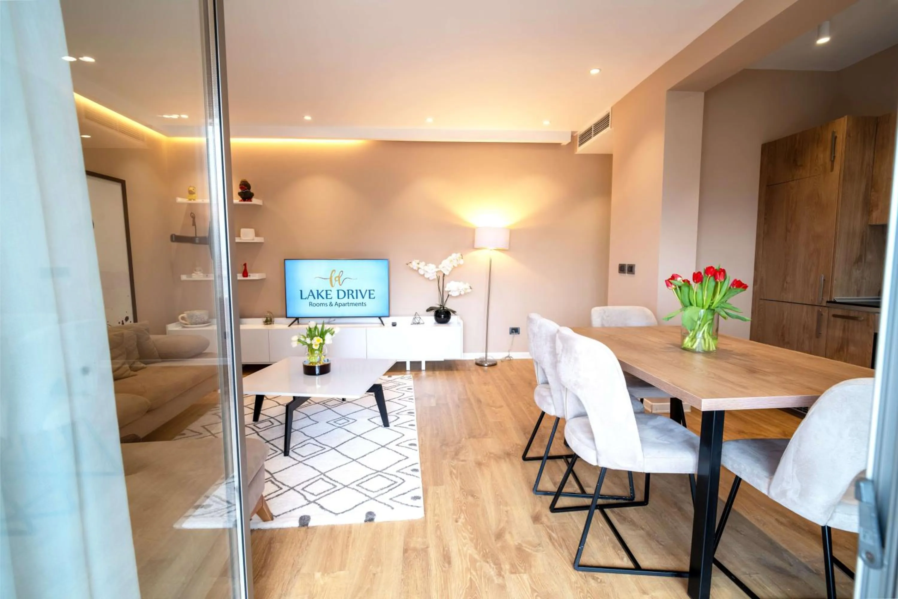 Apartment with City View in Lake Drive Rooms&Apartments