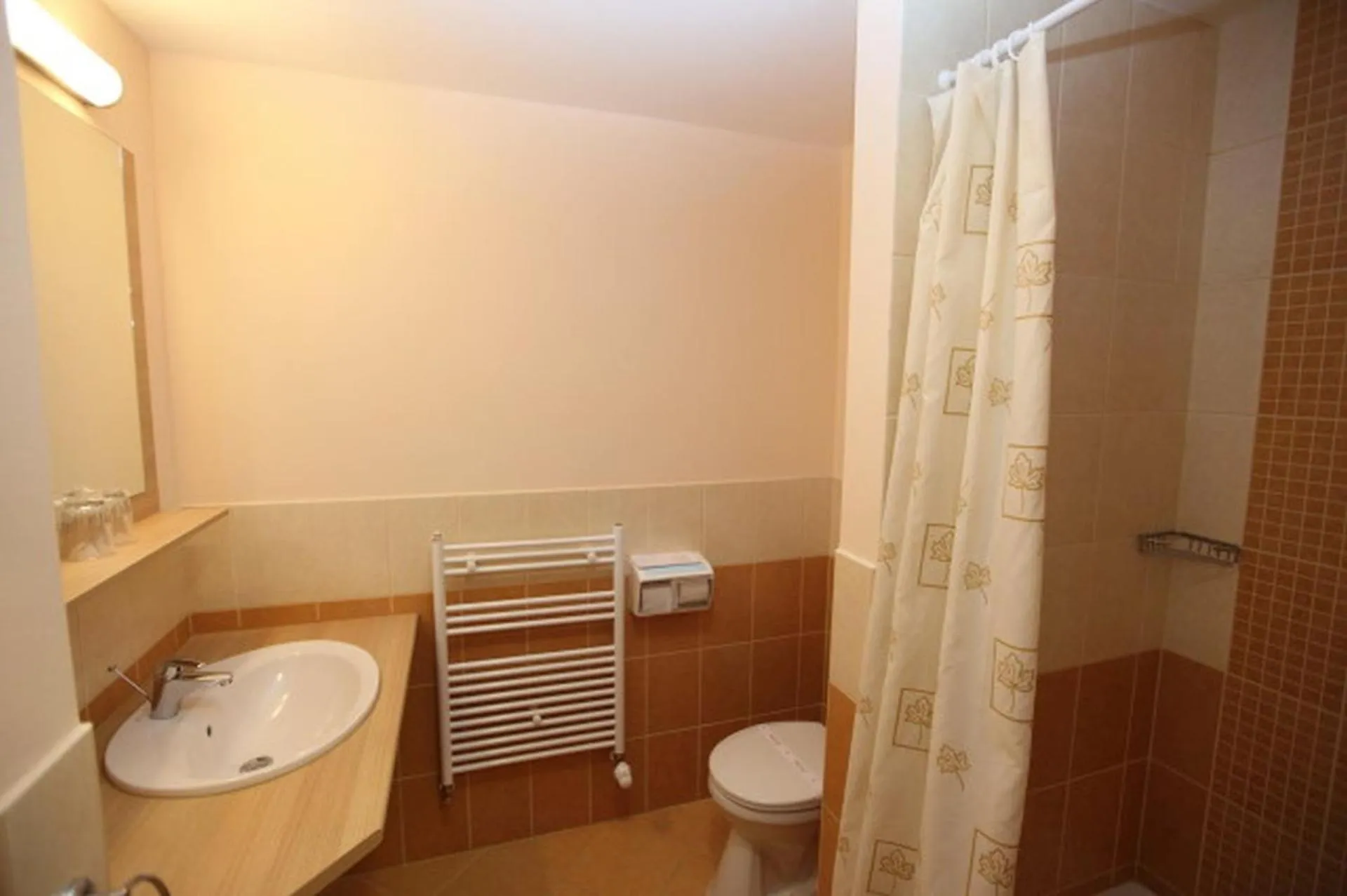 Bathroom in Erzsébet Park Hotel