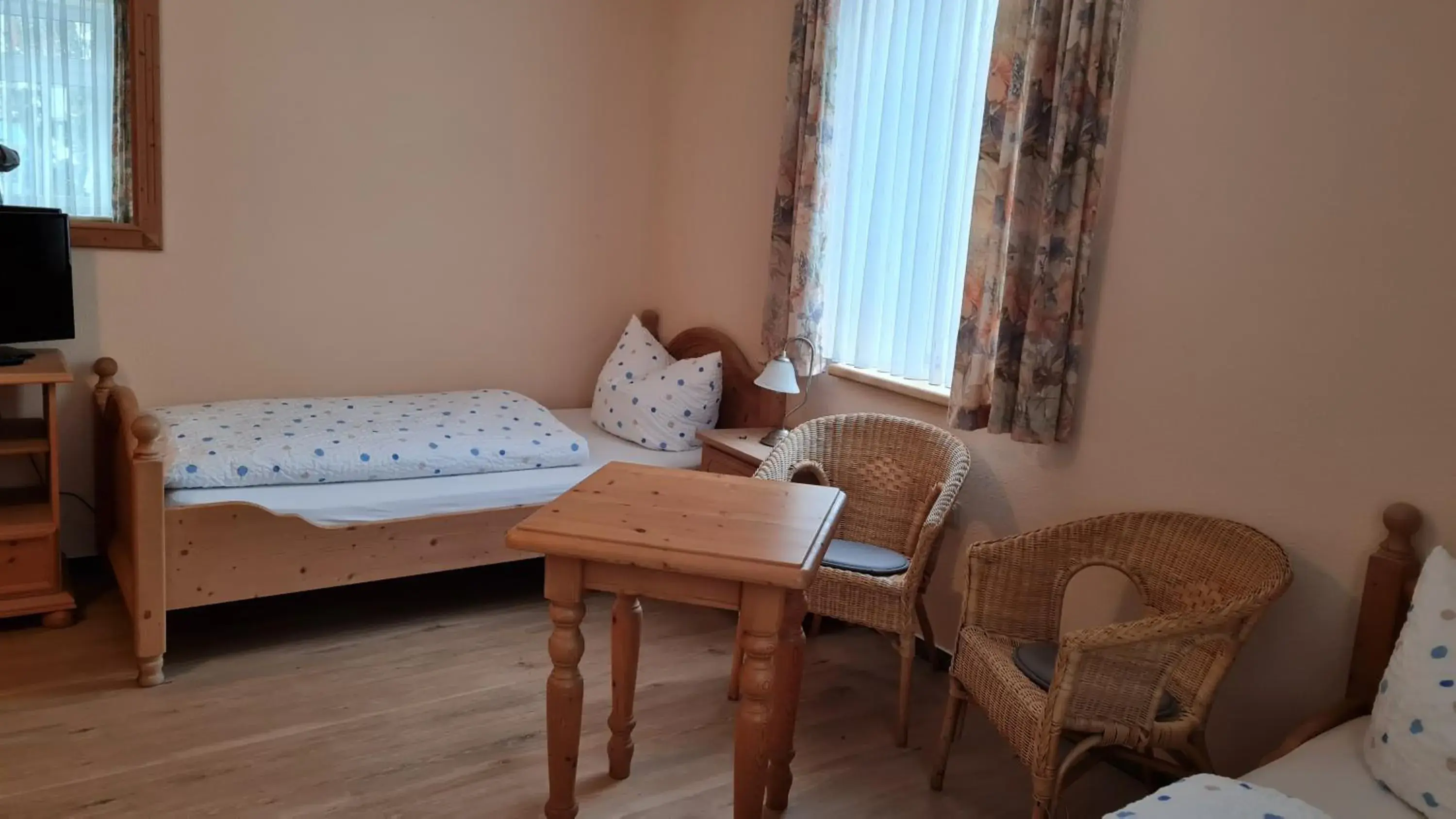 Photo of the whole room, Bed in Pension Breitenborn Photo of the whole room, Bed in Pension Breitenborn