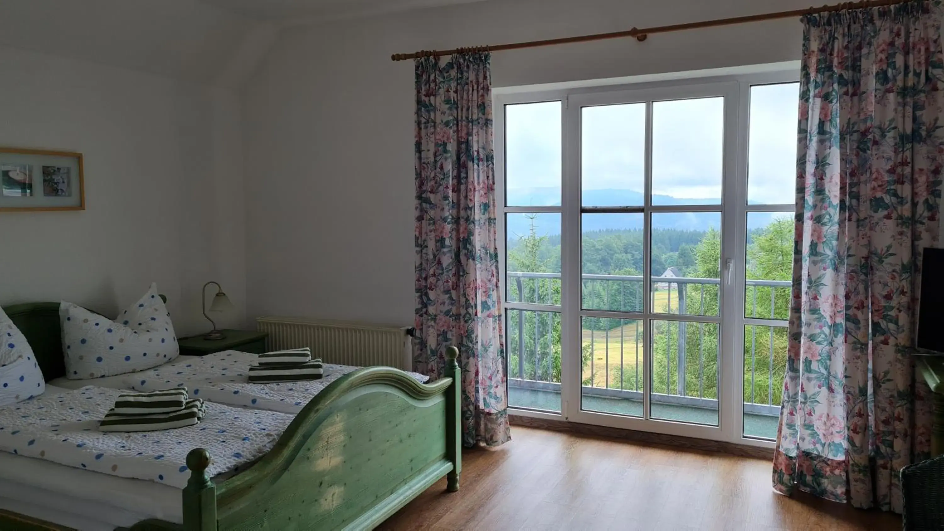 Photo of the whole room, Bed in Pension Breitenborn Photo of the whole room, Bed in Pension Breitenborn