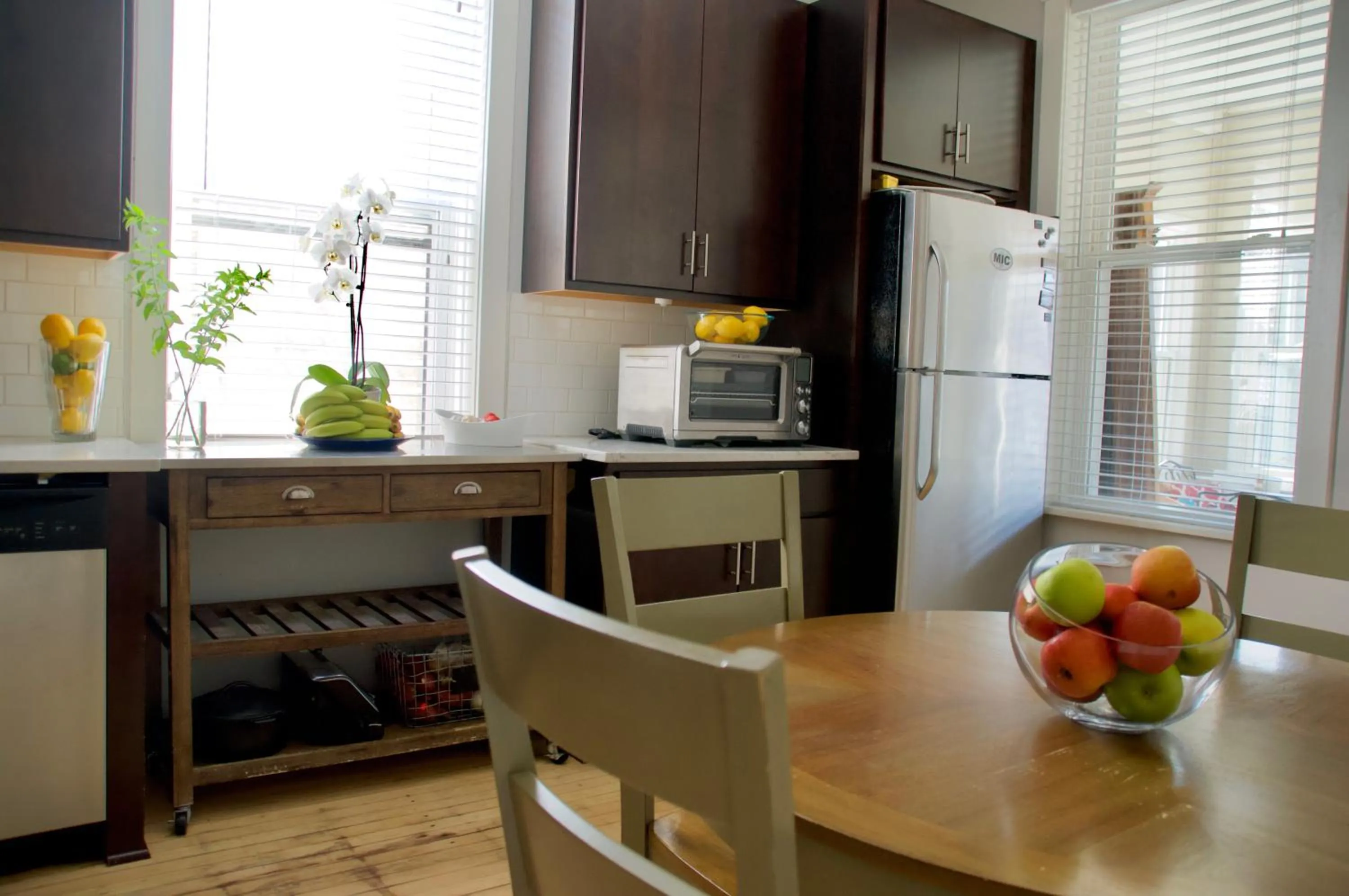 Kitchen or kitchenette in Sunny, Spacious, 3BR 1BA Davlin INN Chicago