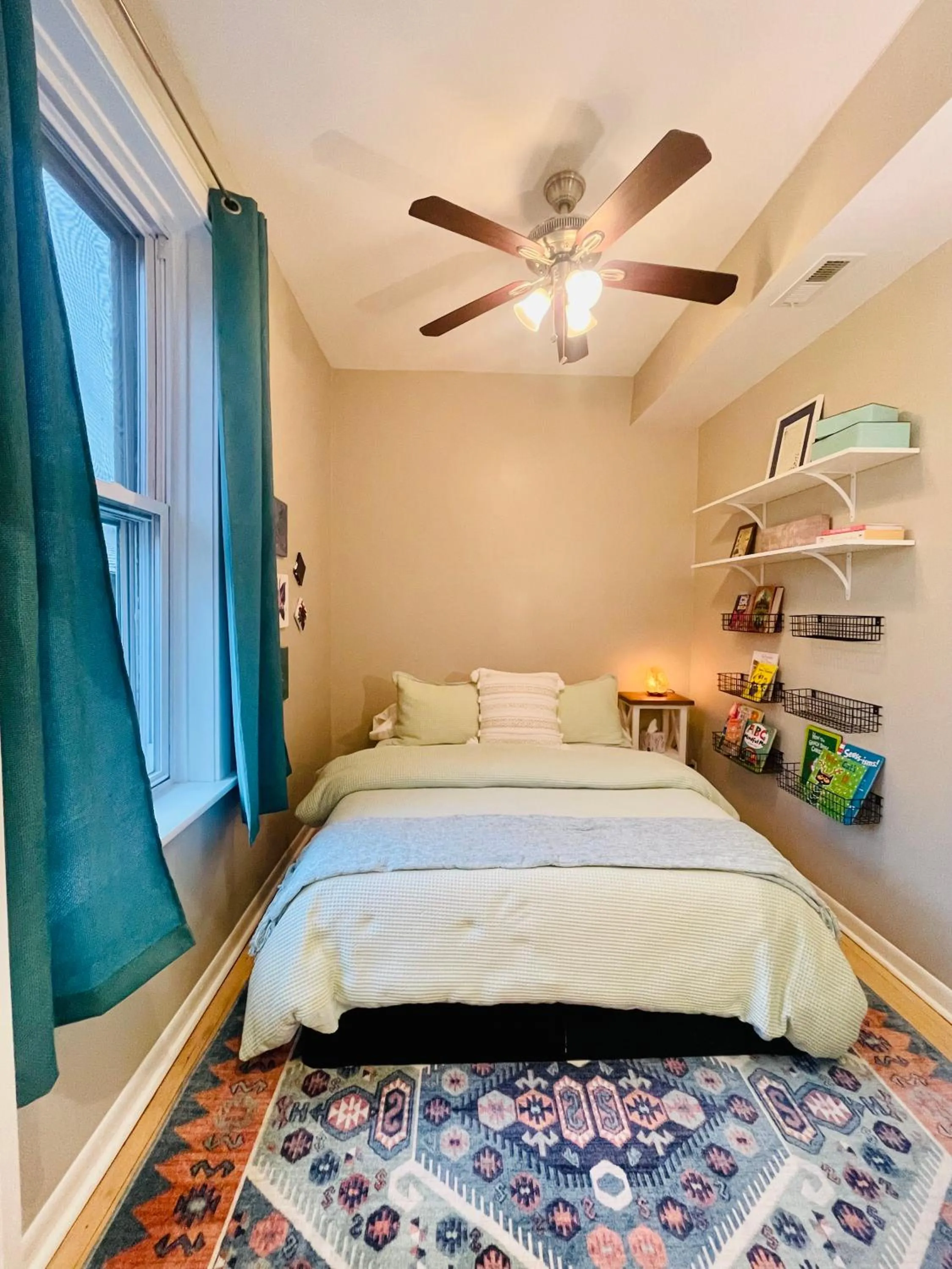 Bedroom, Bed in Sunny, Spacious, 3BR 1BA Davlin INN Chicago