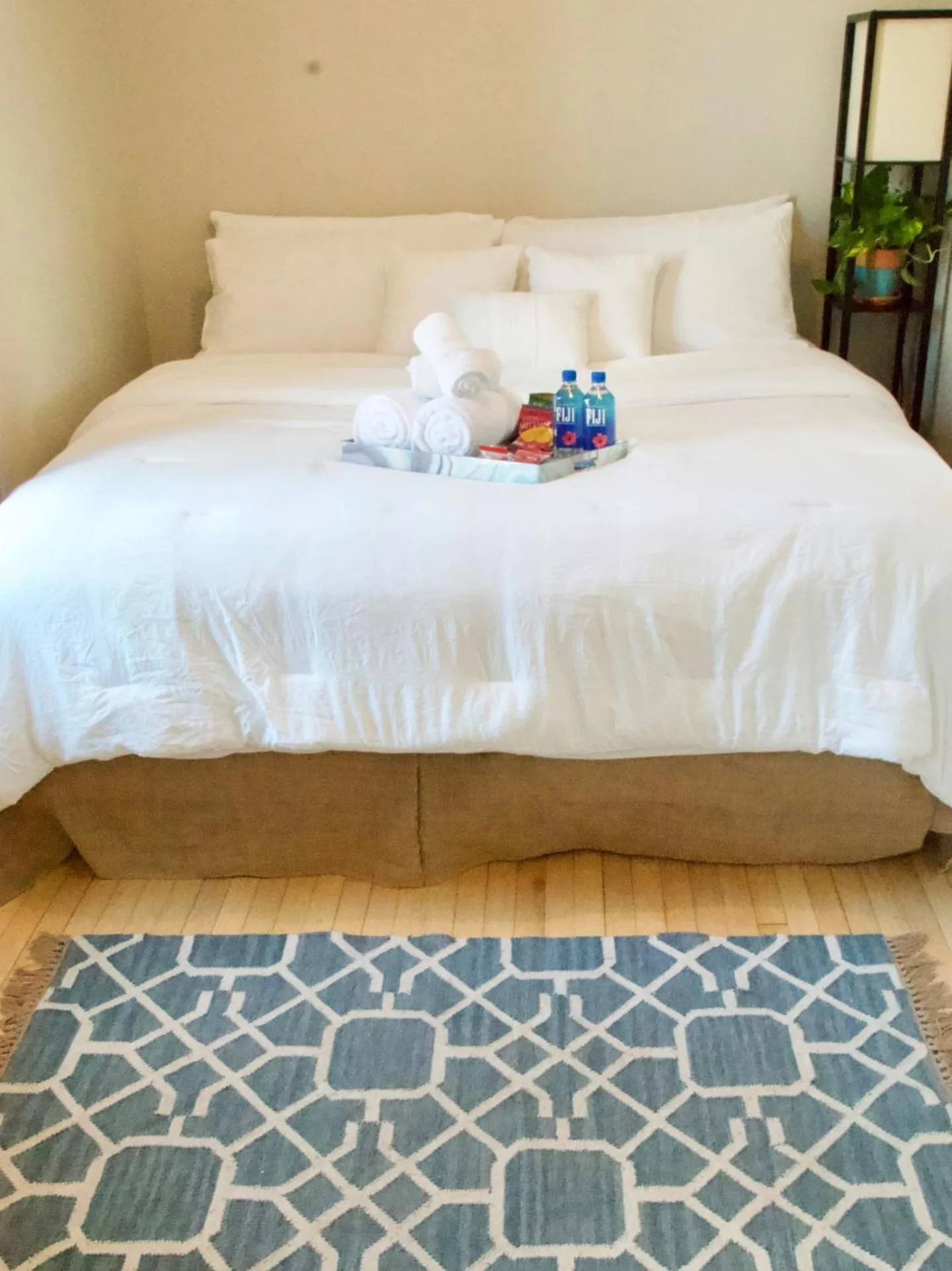 Bedroom, Bed in Sunny, Spacious, 3BR 1BA Davlin INN Chicago