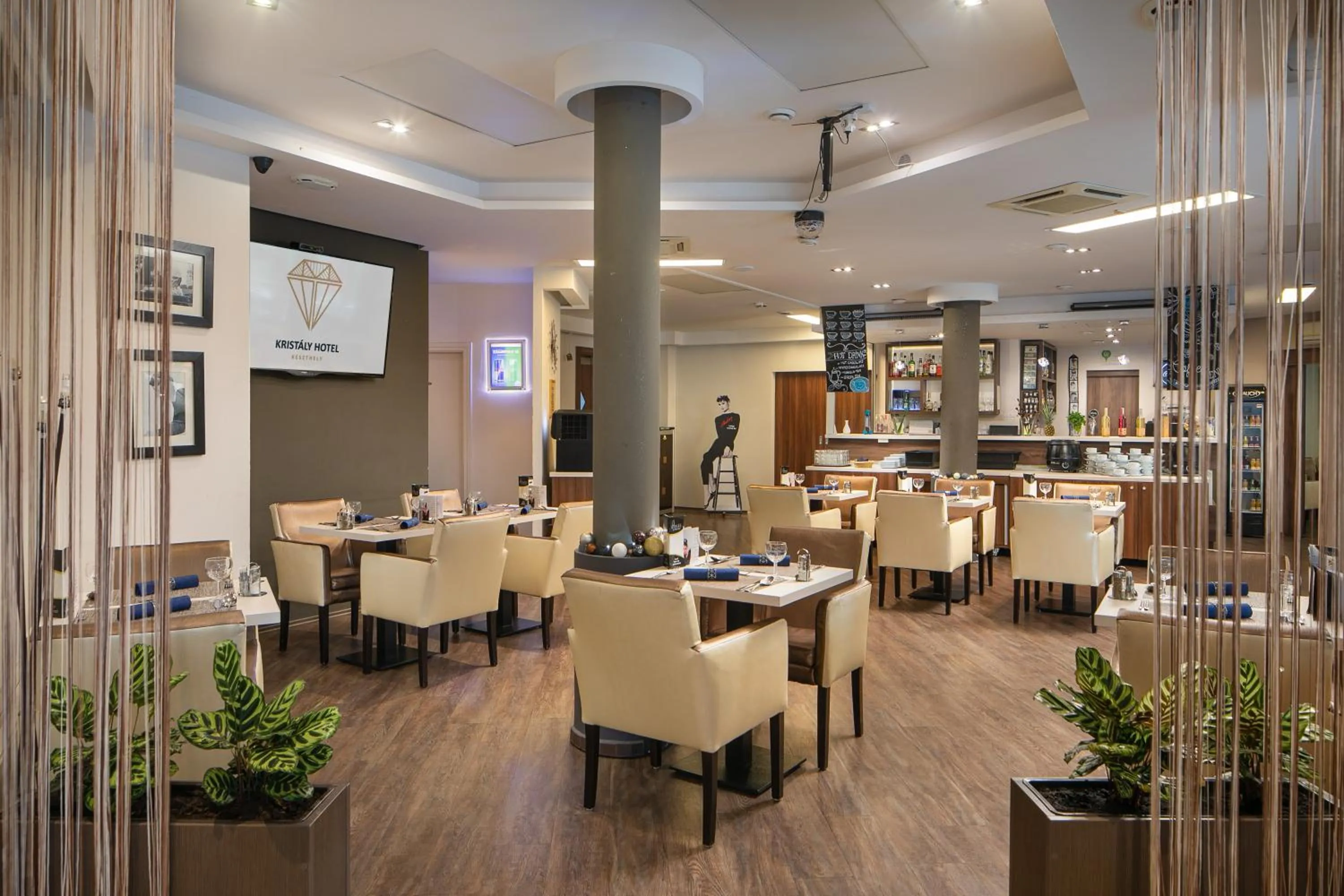 Restaurant/places to eat in Kristály Hotel