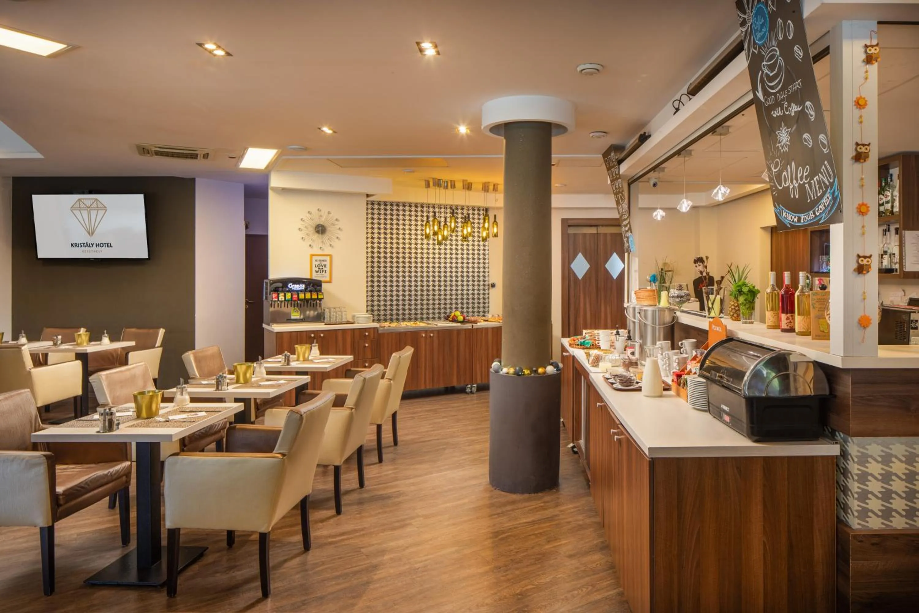 Restaurant/places to eat in Kristály Hotel