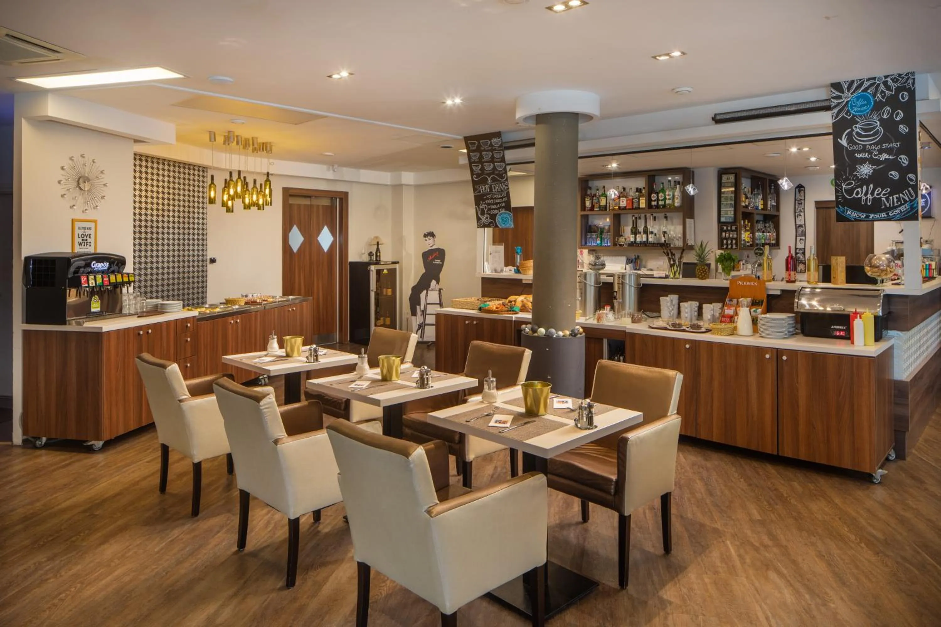 Restaurant/places to eat in Kristály Hotel