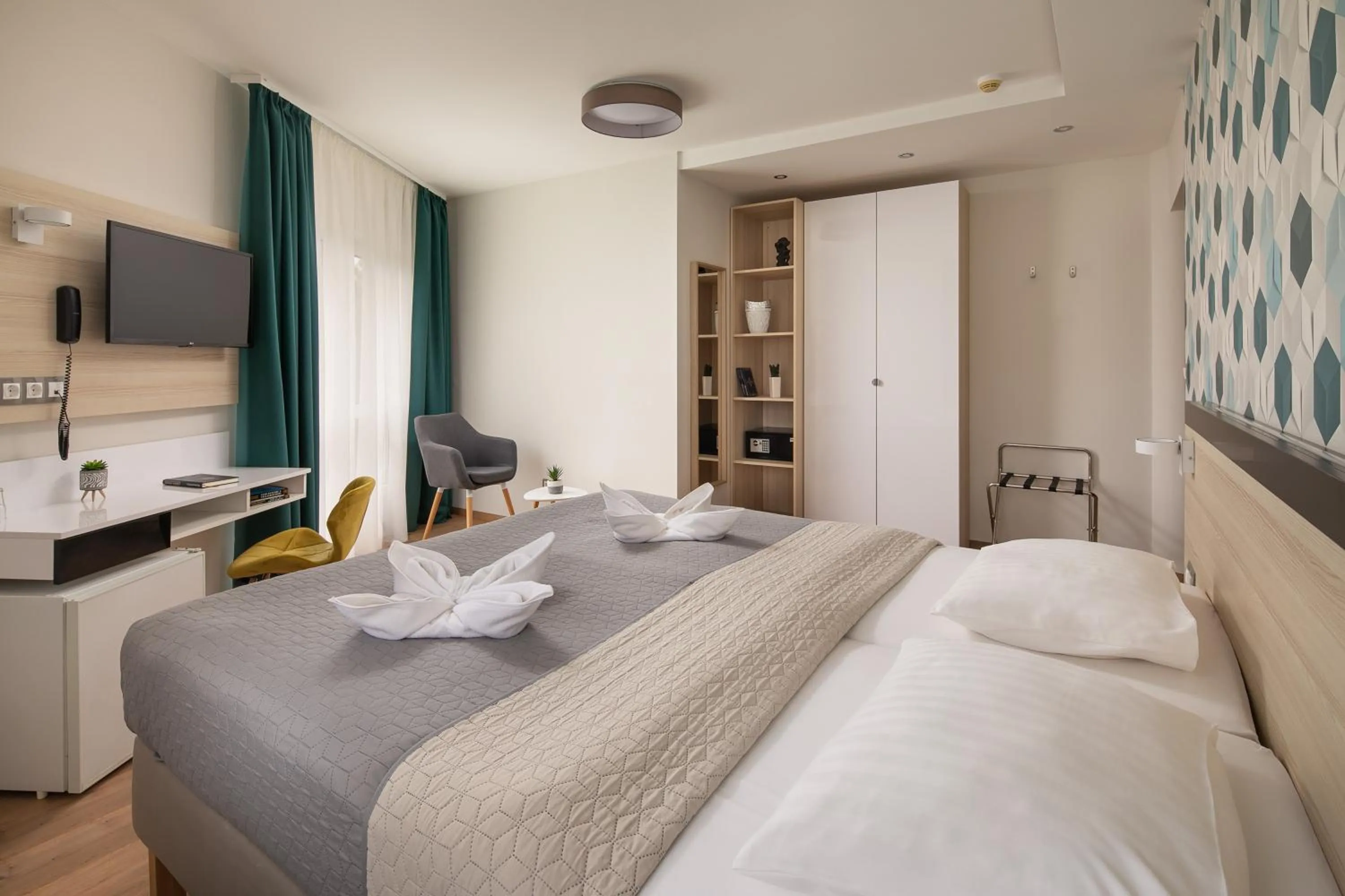 Photo of the whole room, Bed in Kristály Hotel