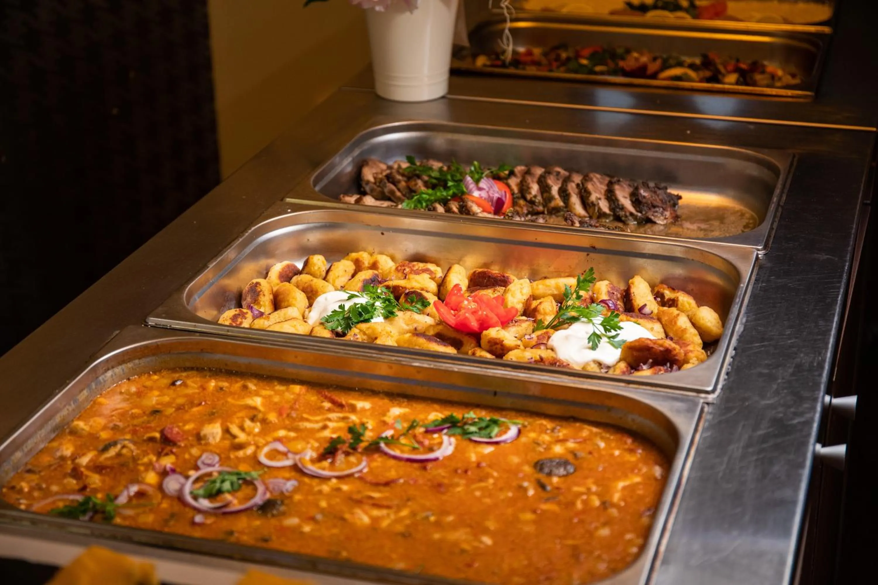 Restaurant/places to eat in Kristály Hotel