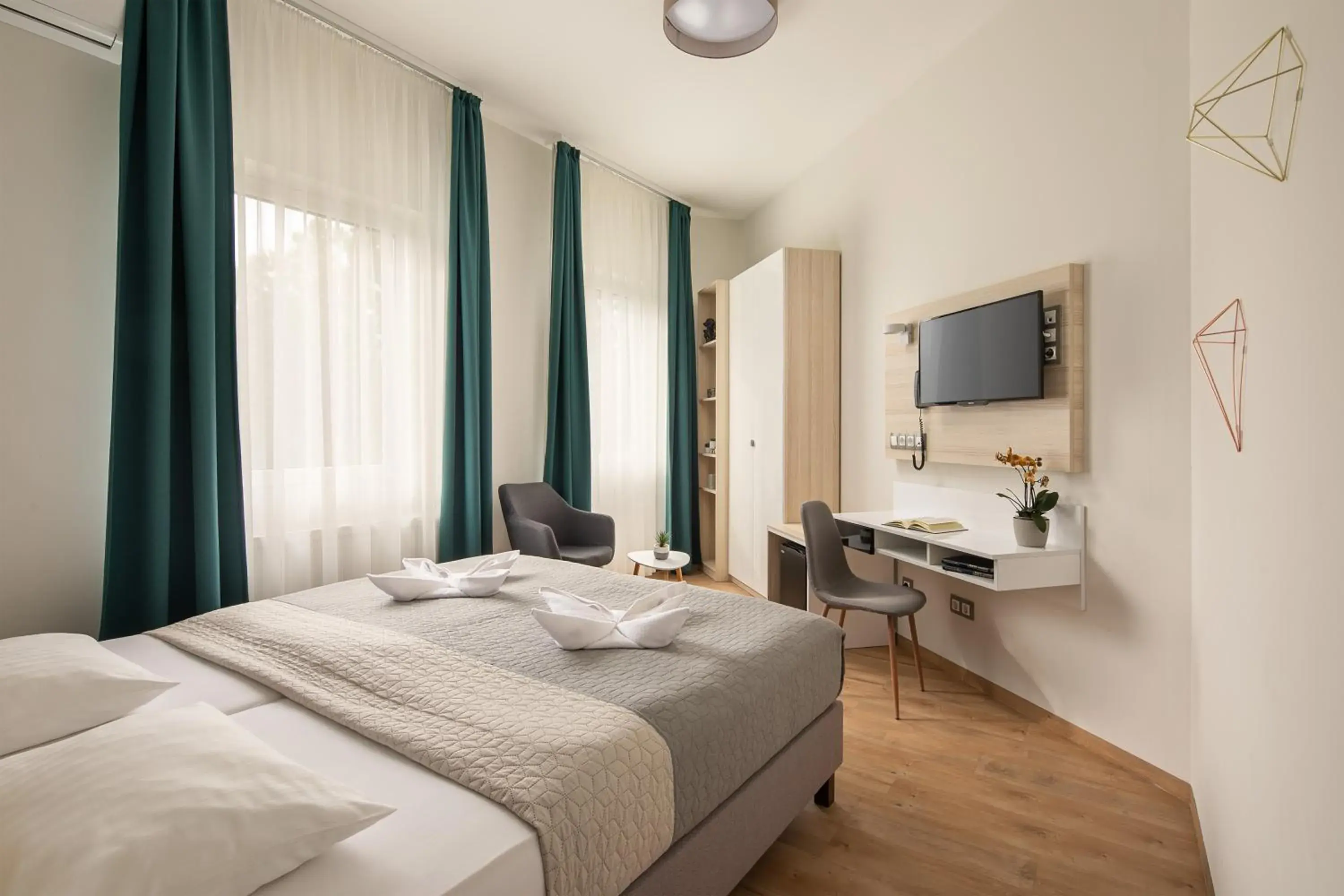 Deluxe Double or Twin Room in Kristály Hotel Deluxe Double or Twin Room in Kristály Hotel