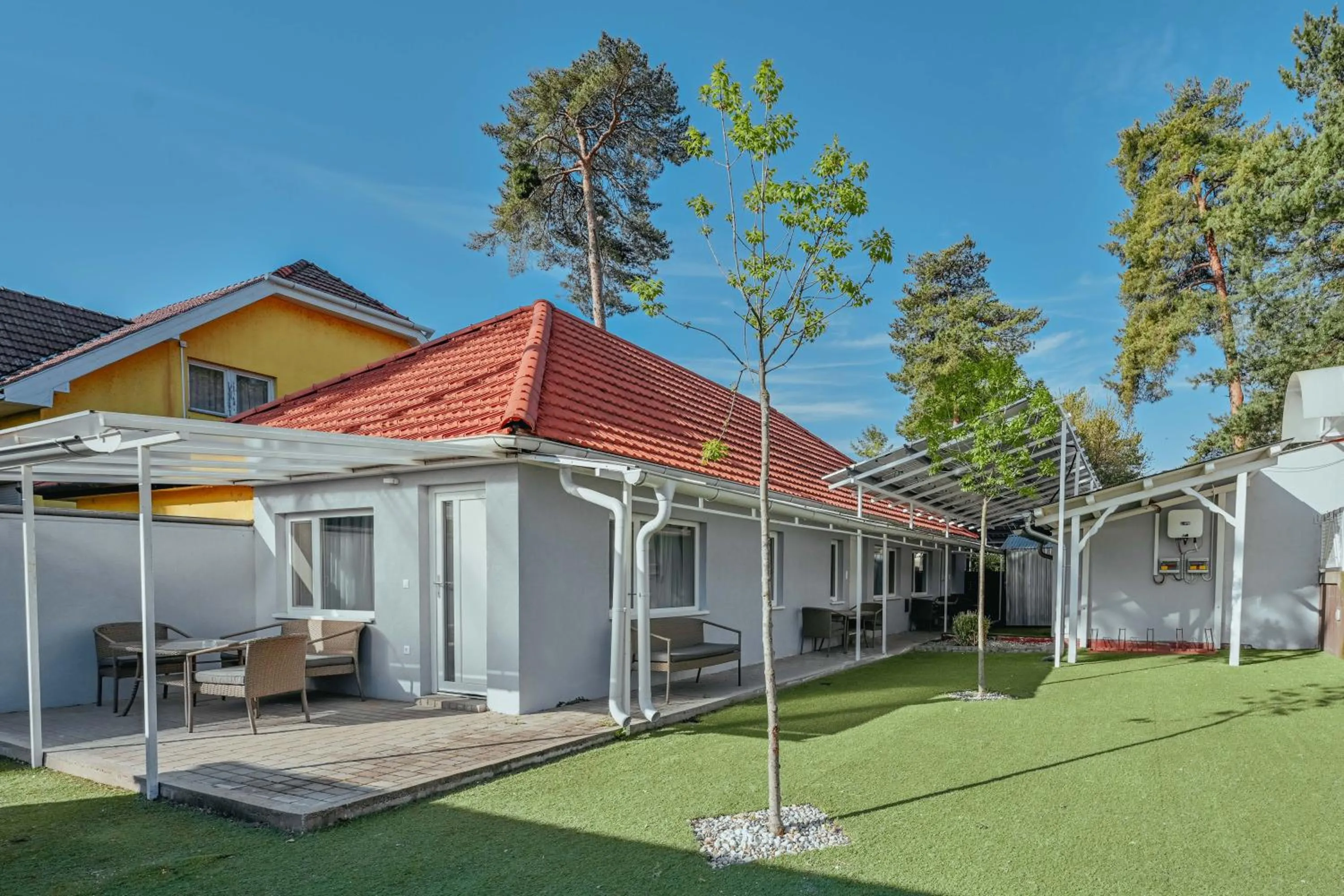 Garden in Caesar Apartments & Rooms