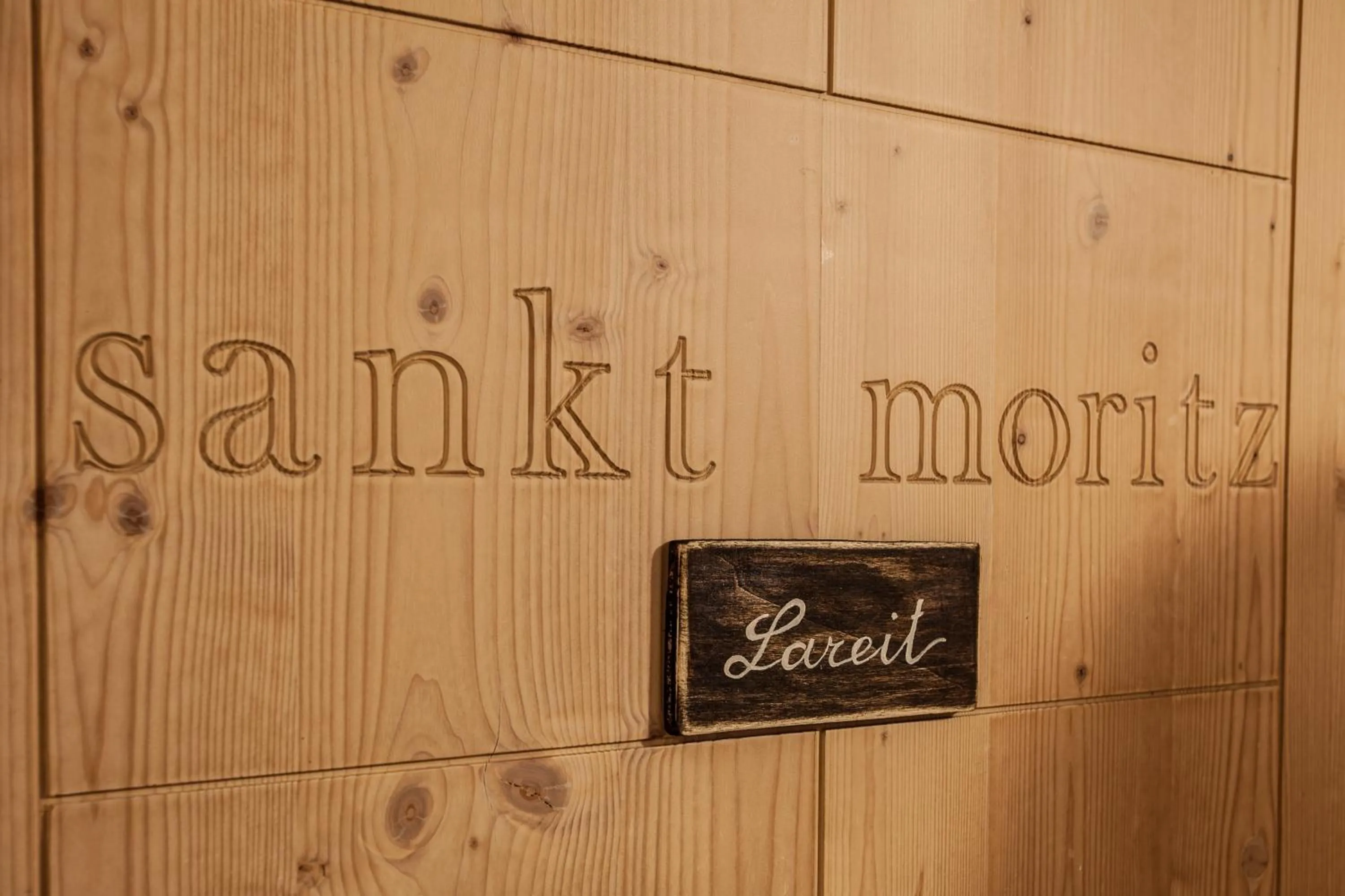 Logo/Certificate/Sign in lareit appartamenti