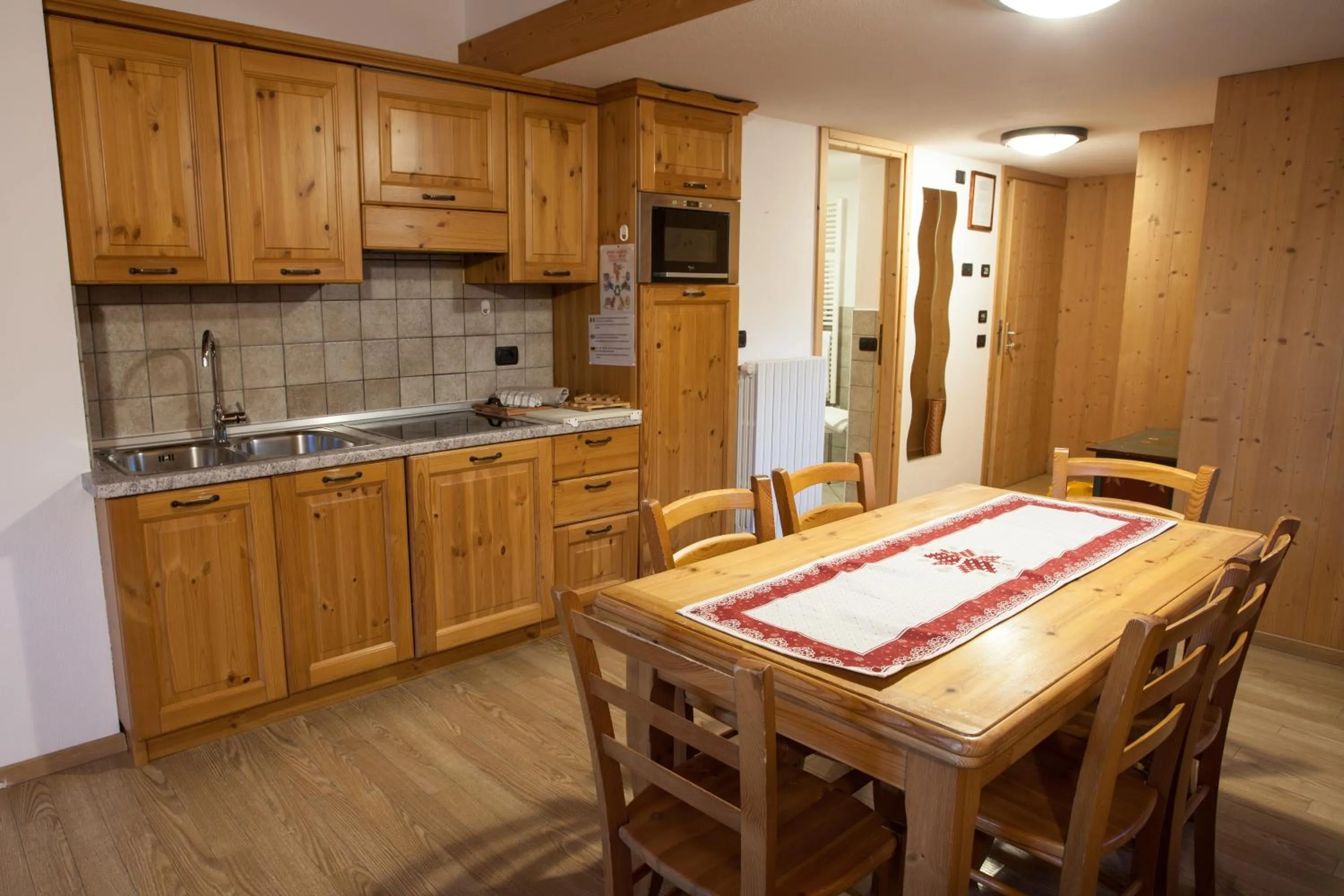 Dining area in lareit appartamenti