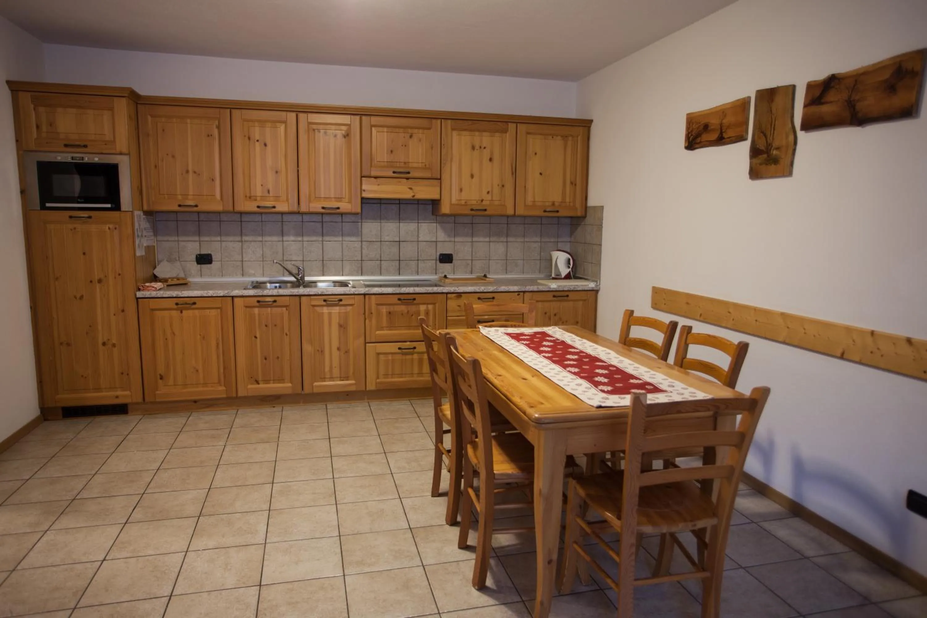 Dining area in lareit appartamenti