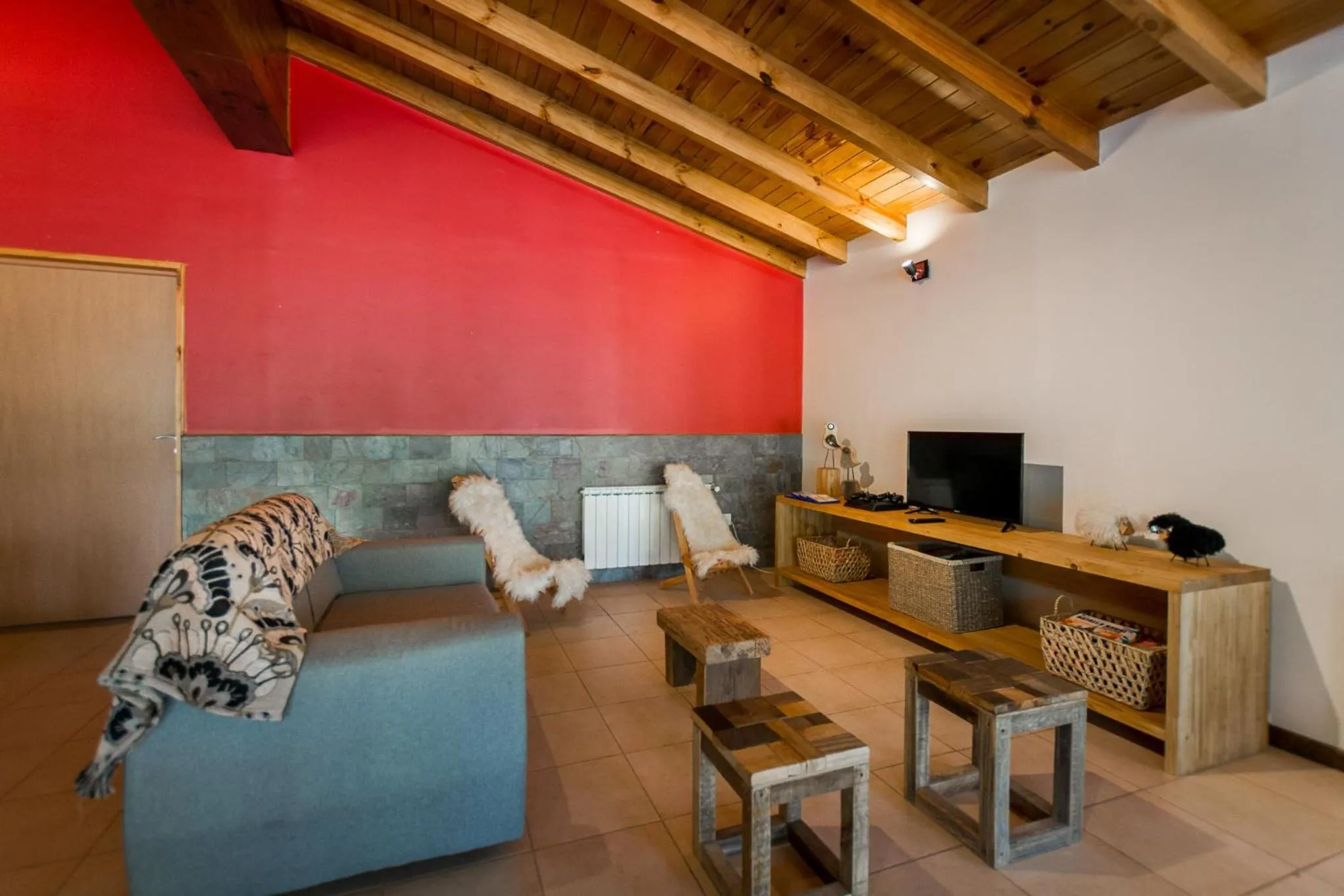 Communal lounge/ TV room in Solar Selvana - Casas de montaña