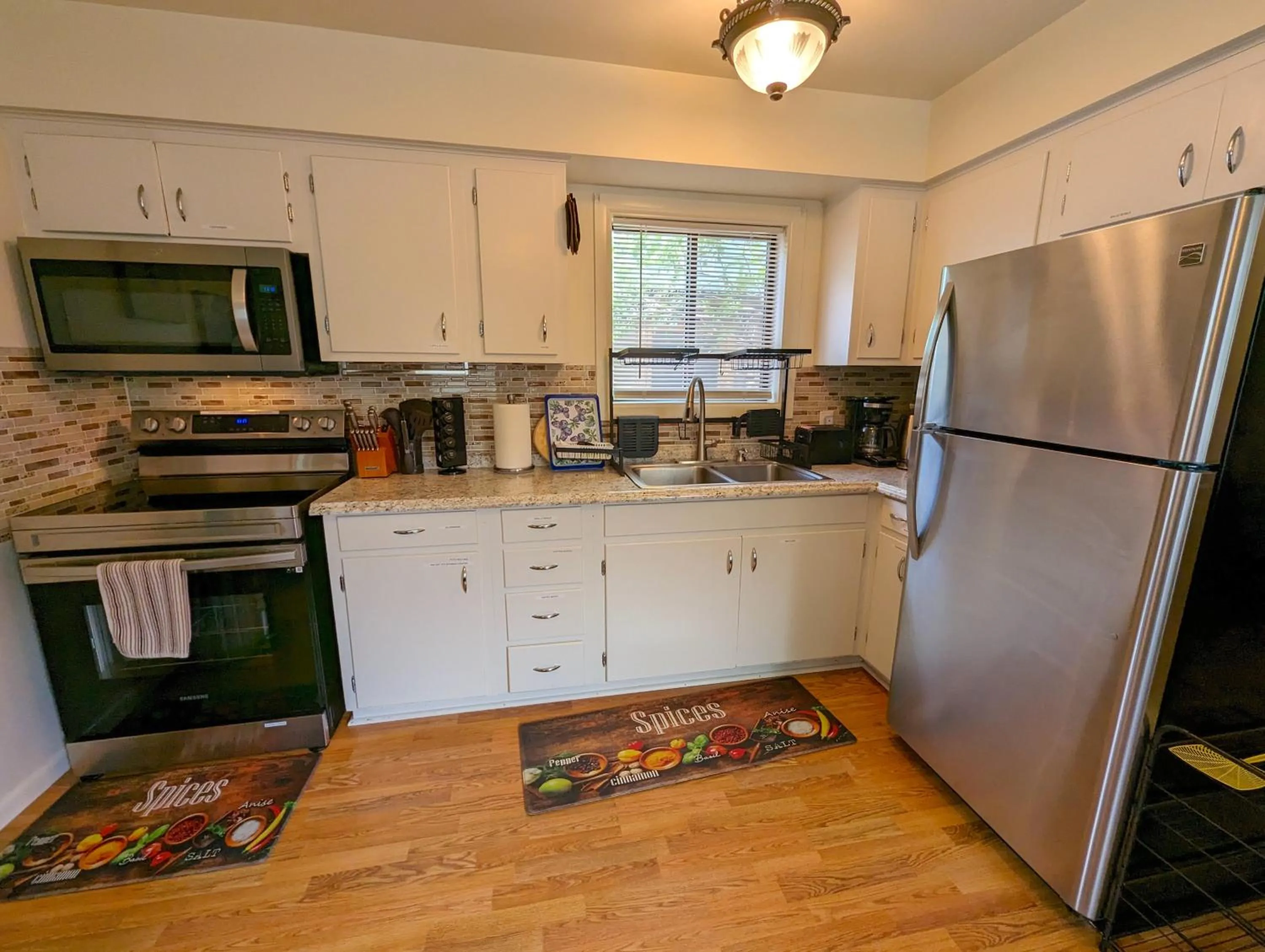 Yellowstone Treasure Guesthouses on the River