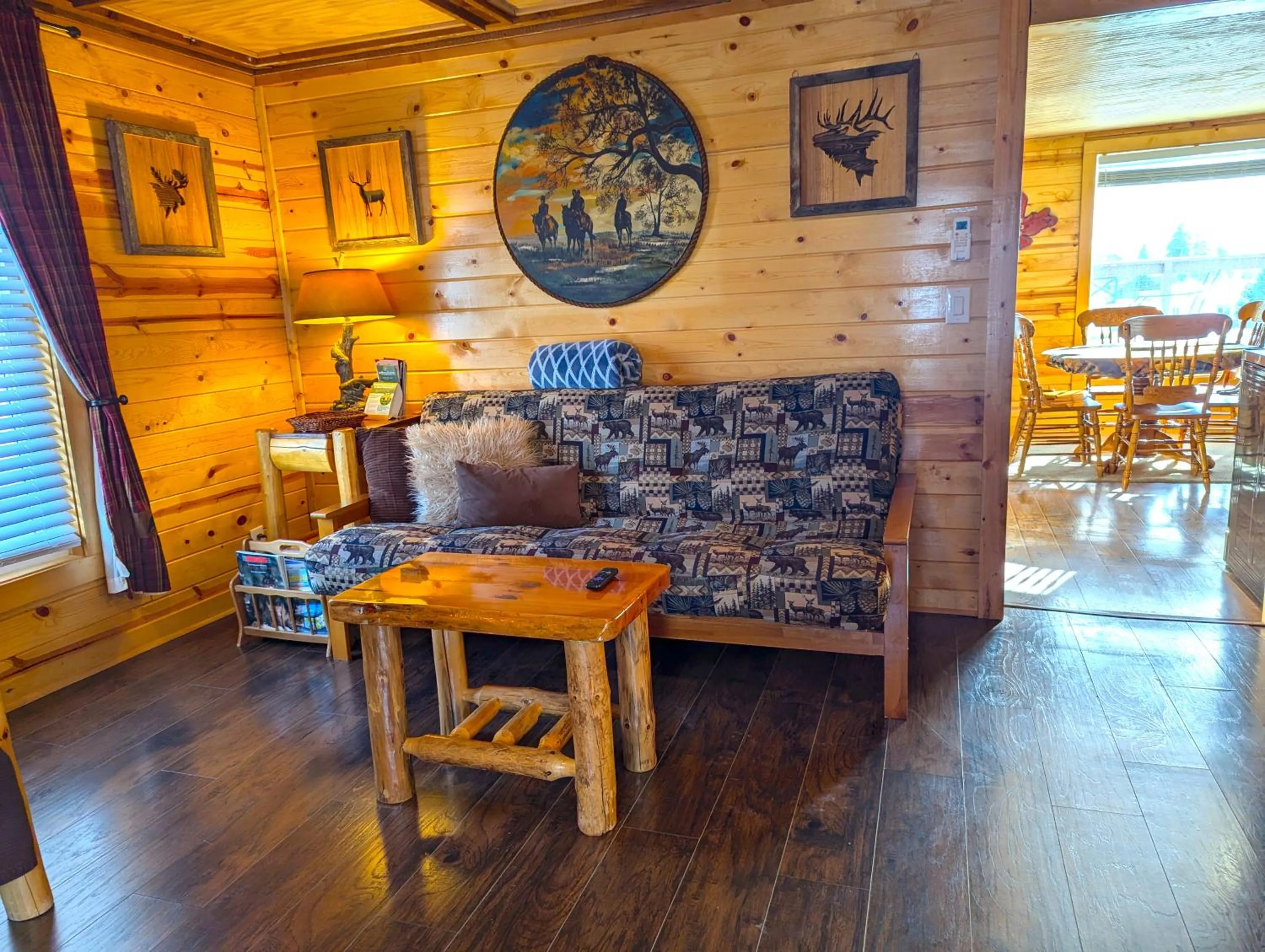 Yellowstone Treasure Guesthouses on the River