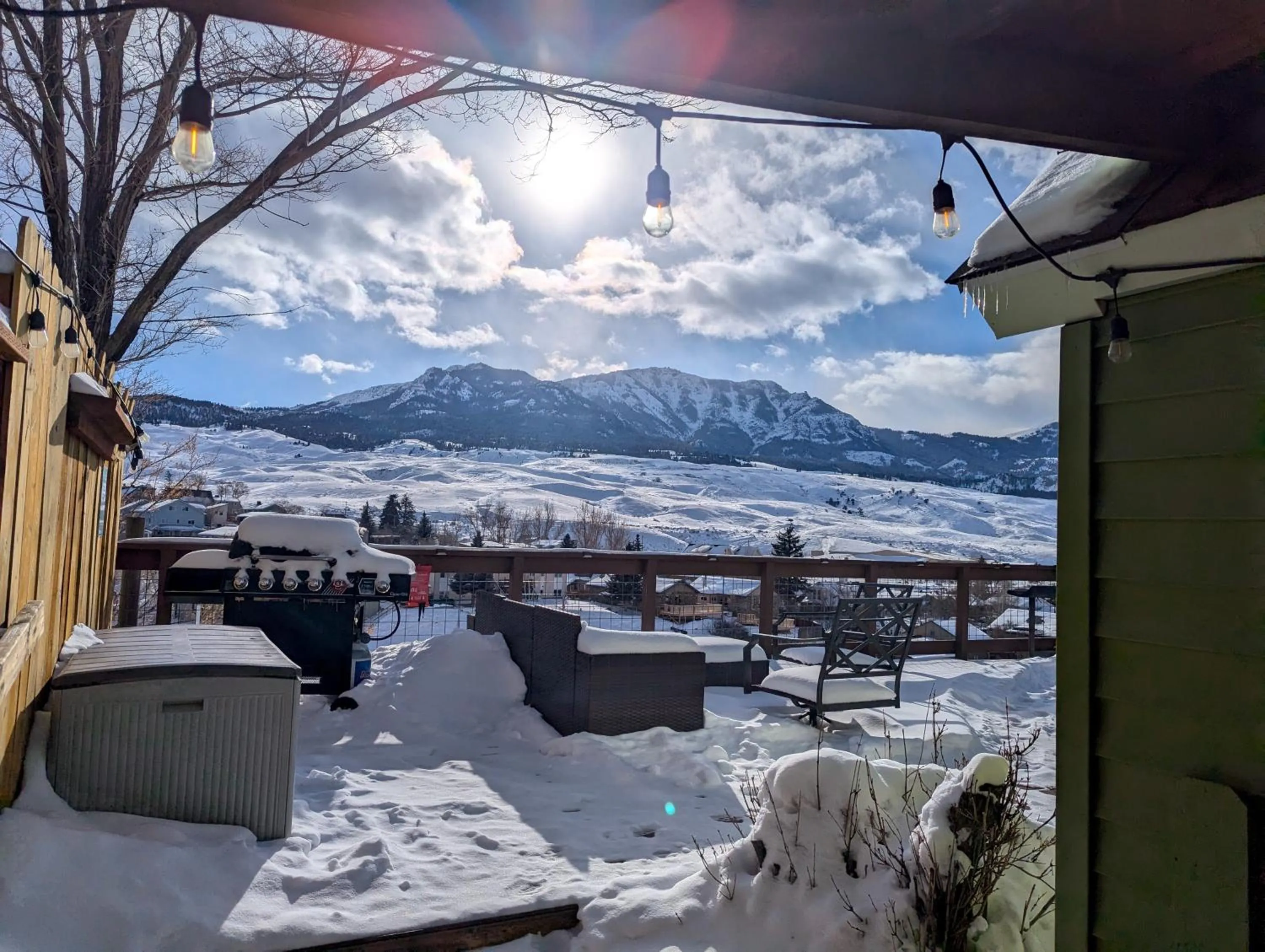 Yellowstone Treasure Guesthouses on the River