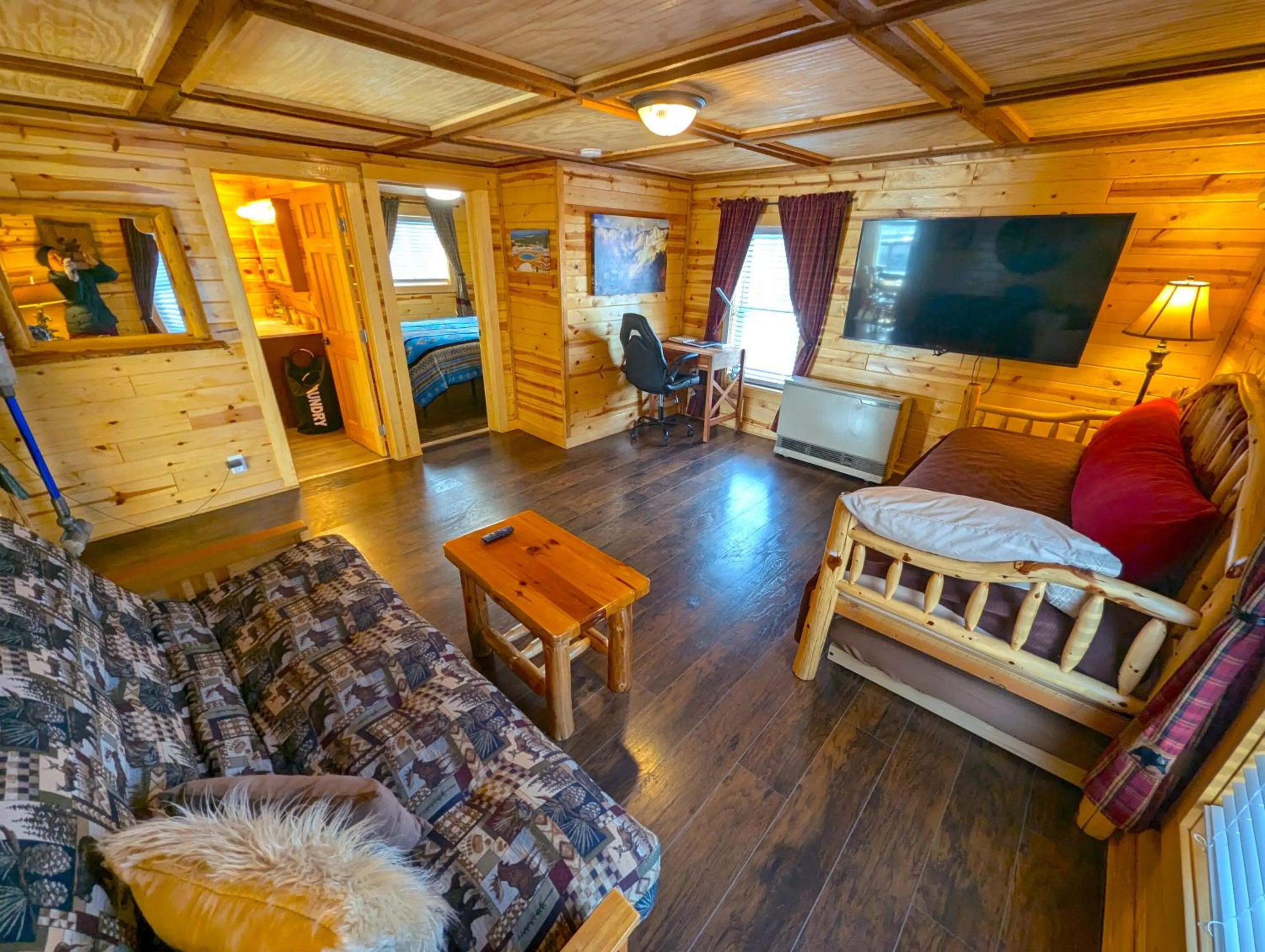 Yellowstone Treasure Guesthouses on the River