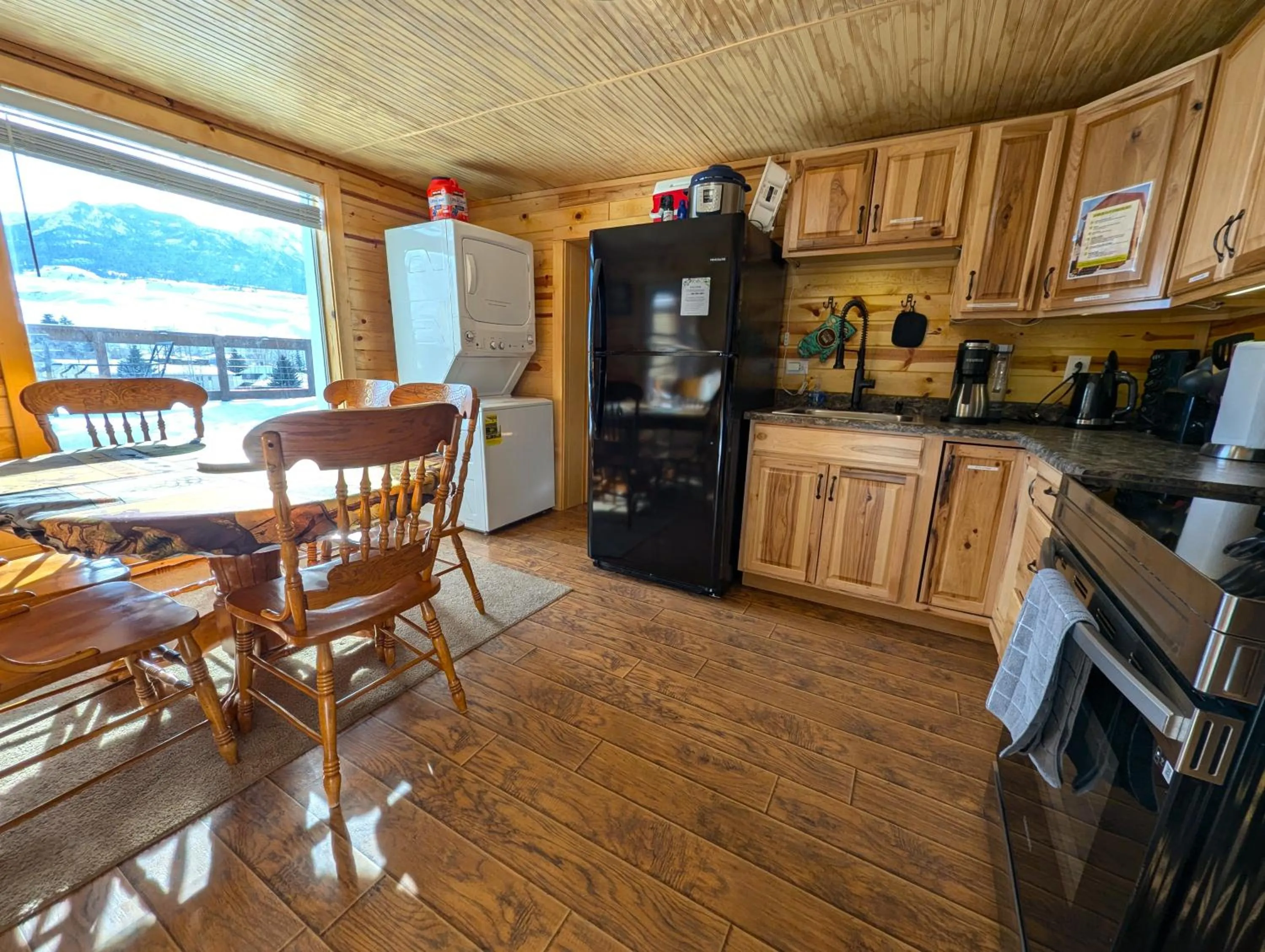 Yellowstone Treasure Guesthouses on the River