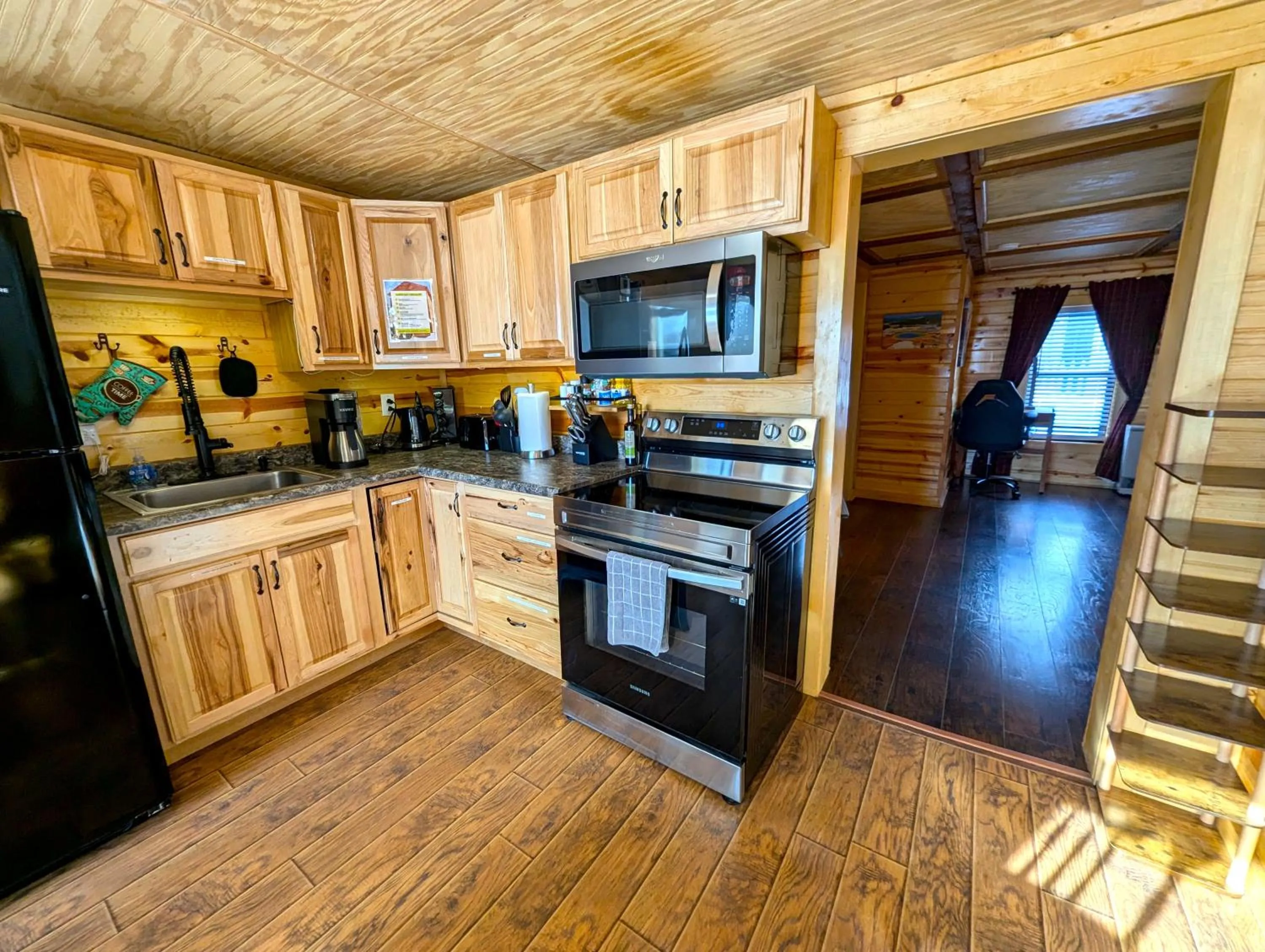 Yellowstone Treasure Guesthouses on the River