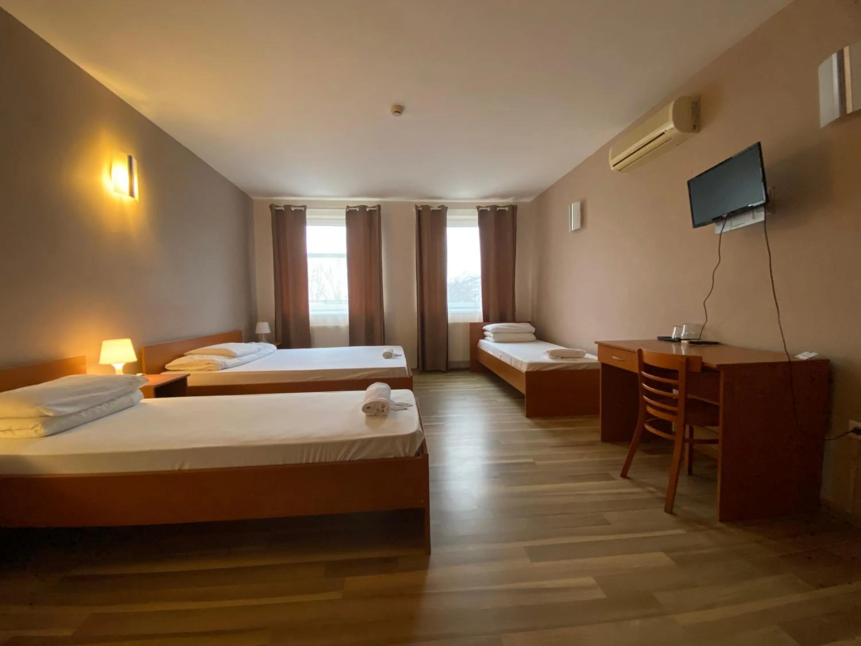 Bed in Hotel Ferihegy