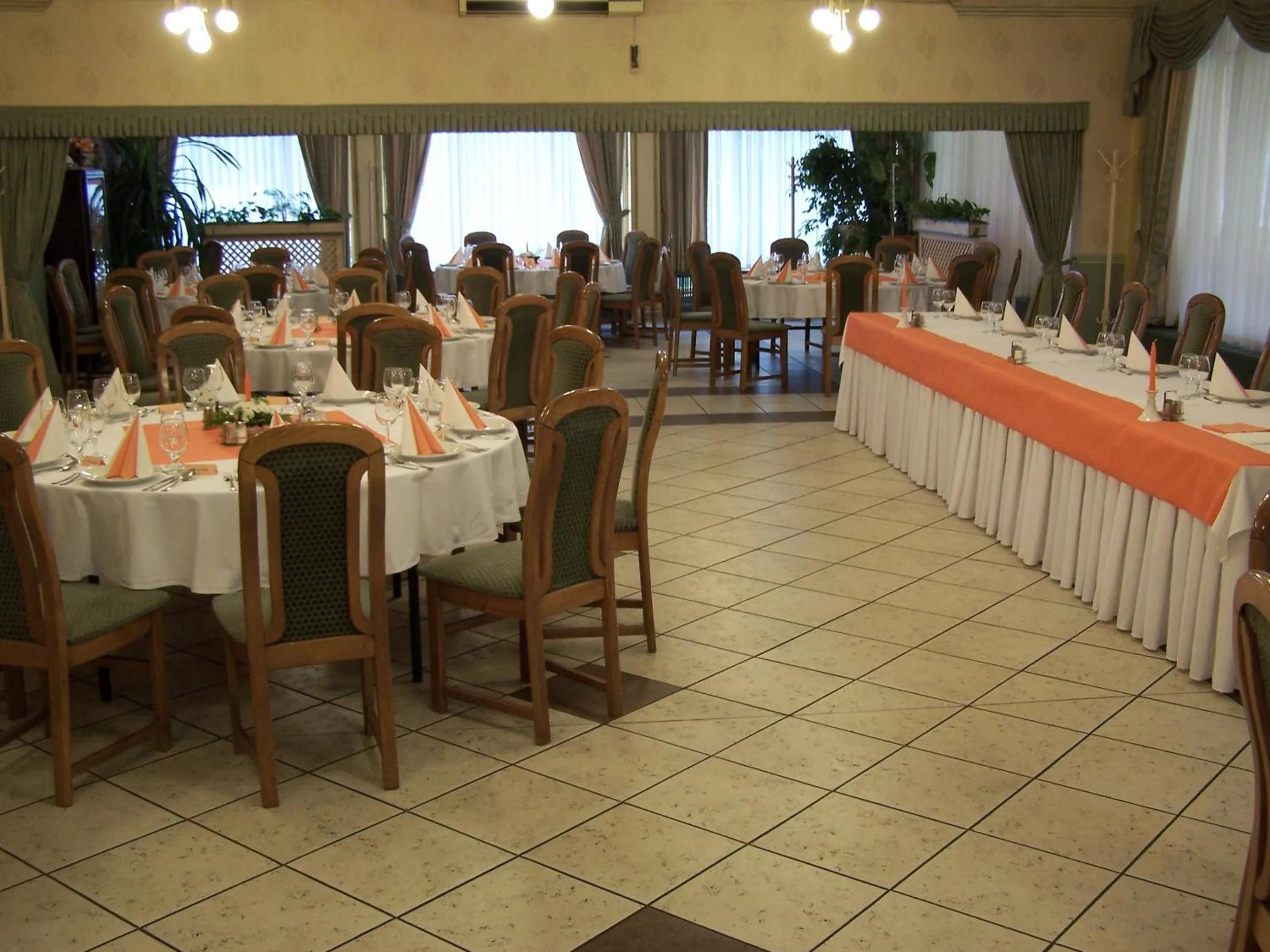 Restaurant/places to eat in Sport Hotel