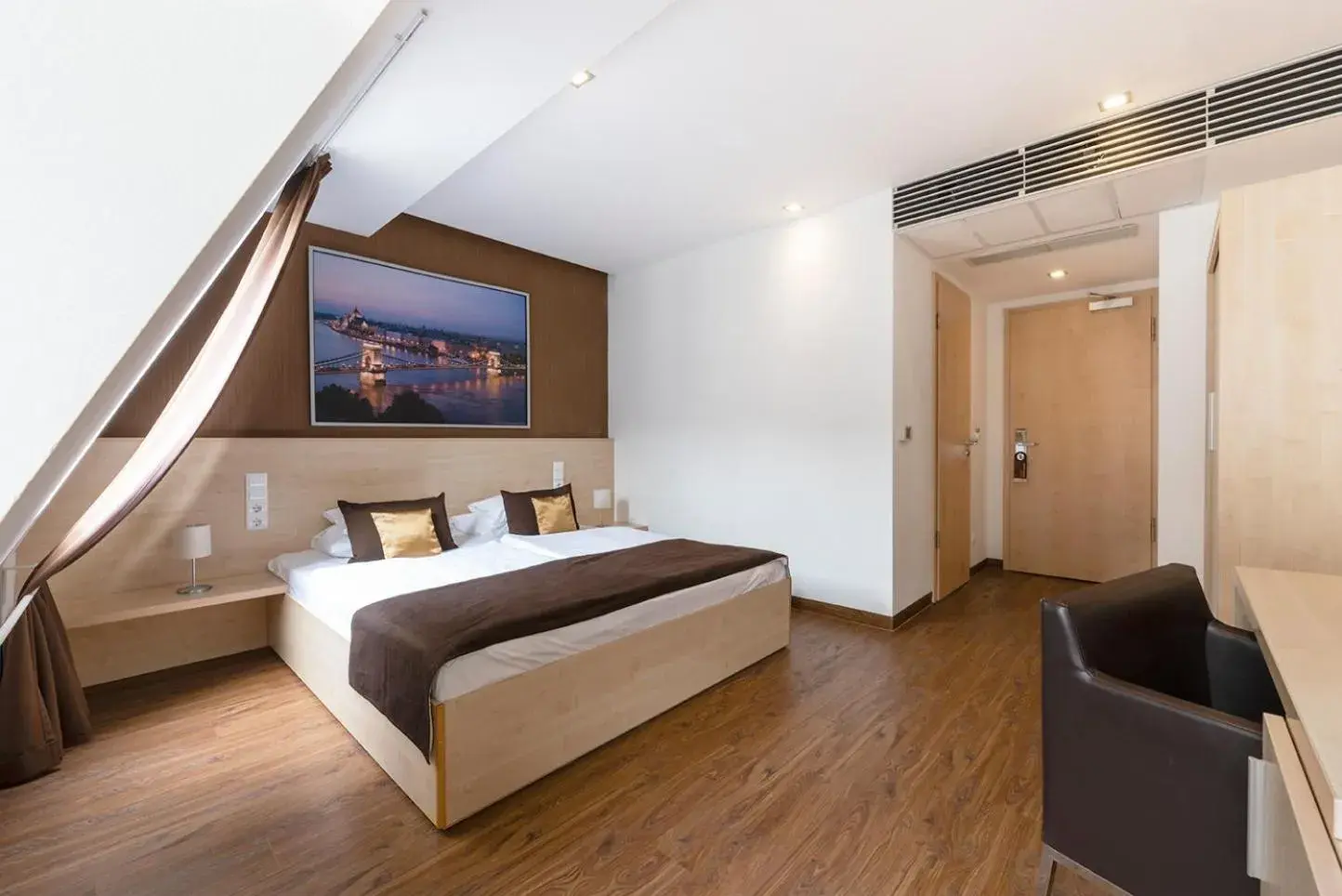 Photo of the whole room, Bed in Promenade City Hotel Photo of the whole room, Bed in Promenade City Hotel